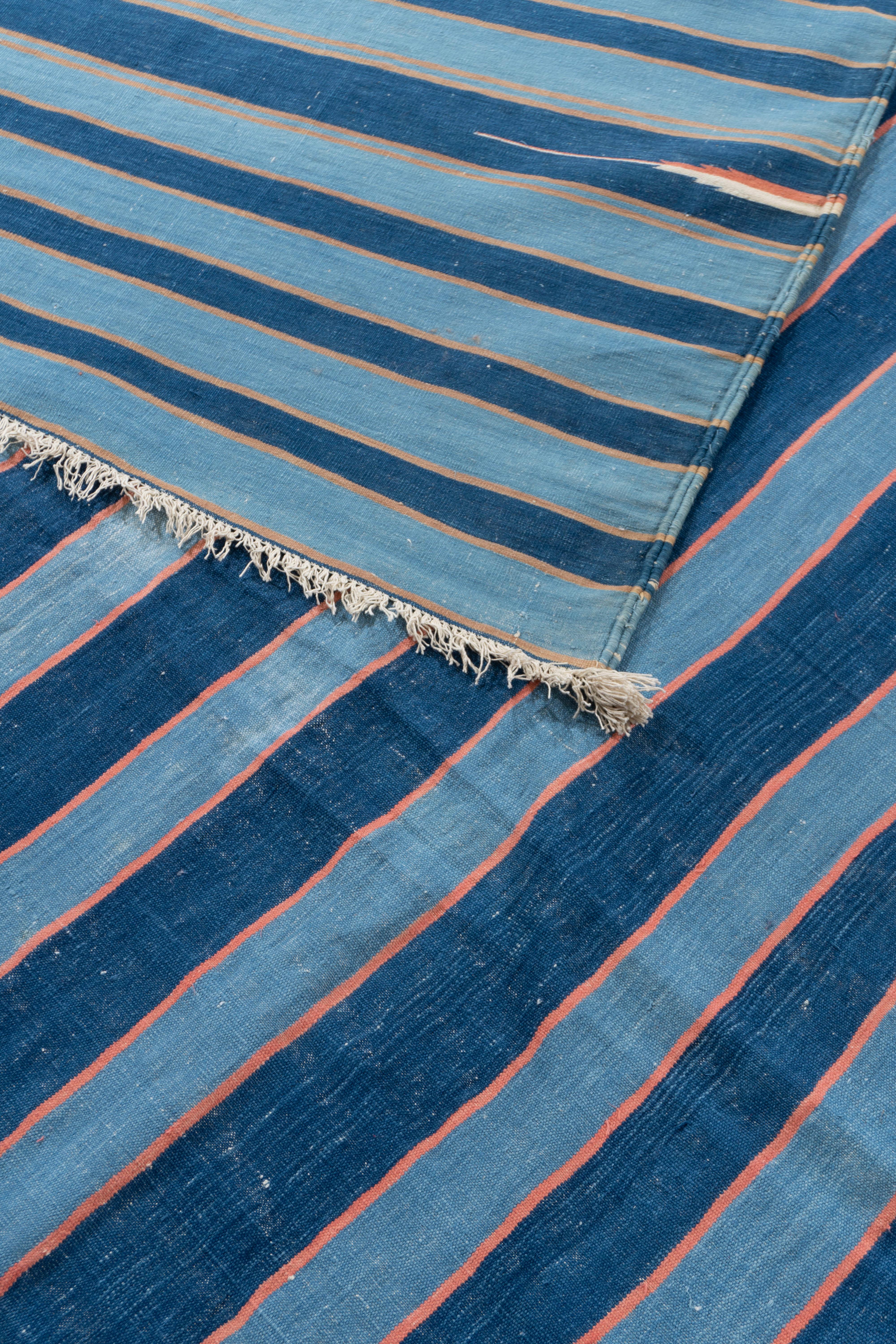 Tessuto a mano Tappeto Dhurrie indiano blu antico 11'6 X 22' in vendita