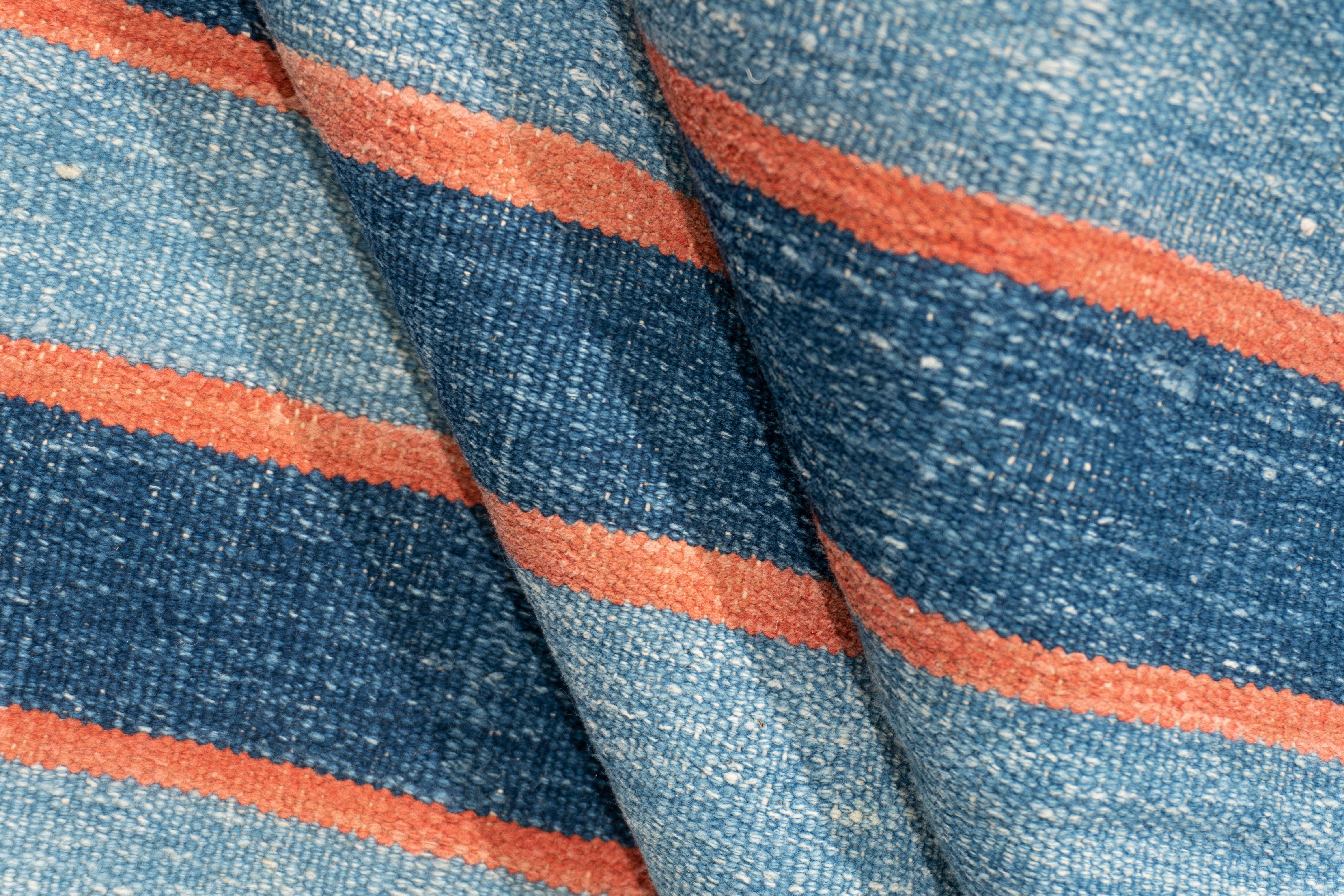 Antiker blauer indischer Dhurrie-Teppich 12'1 X 23'10 (Handgewebt) im Angebot