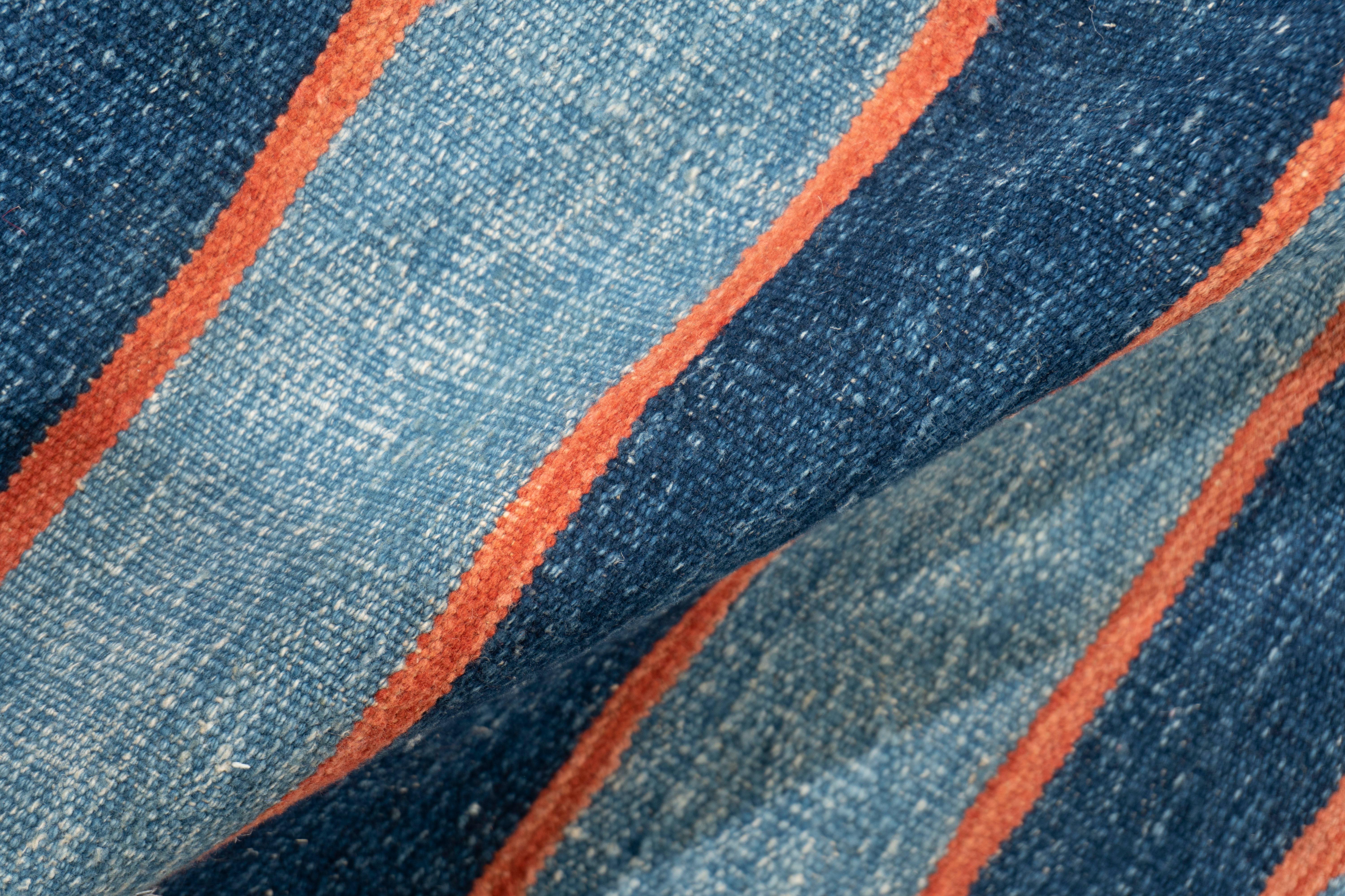 Antiker blauer indischer Dhurrie-Teppich 12'1 X 23'10 im Zustand „Gut“ im Angebot in New York, NY