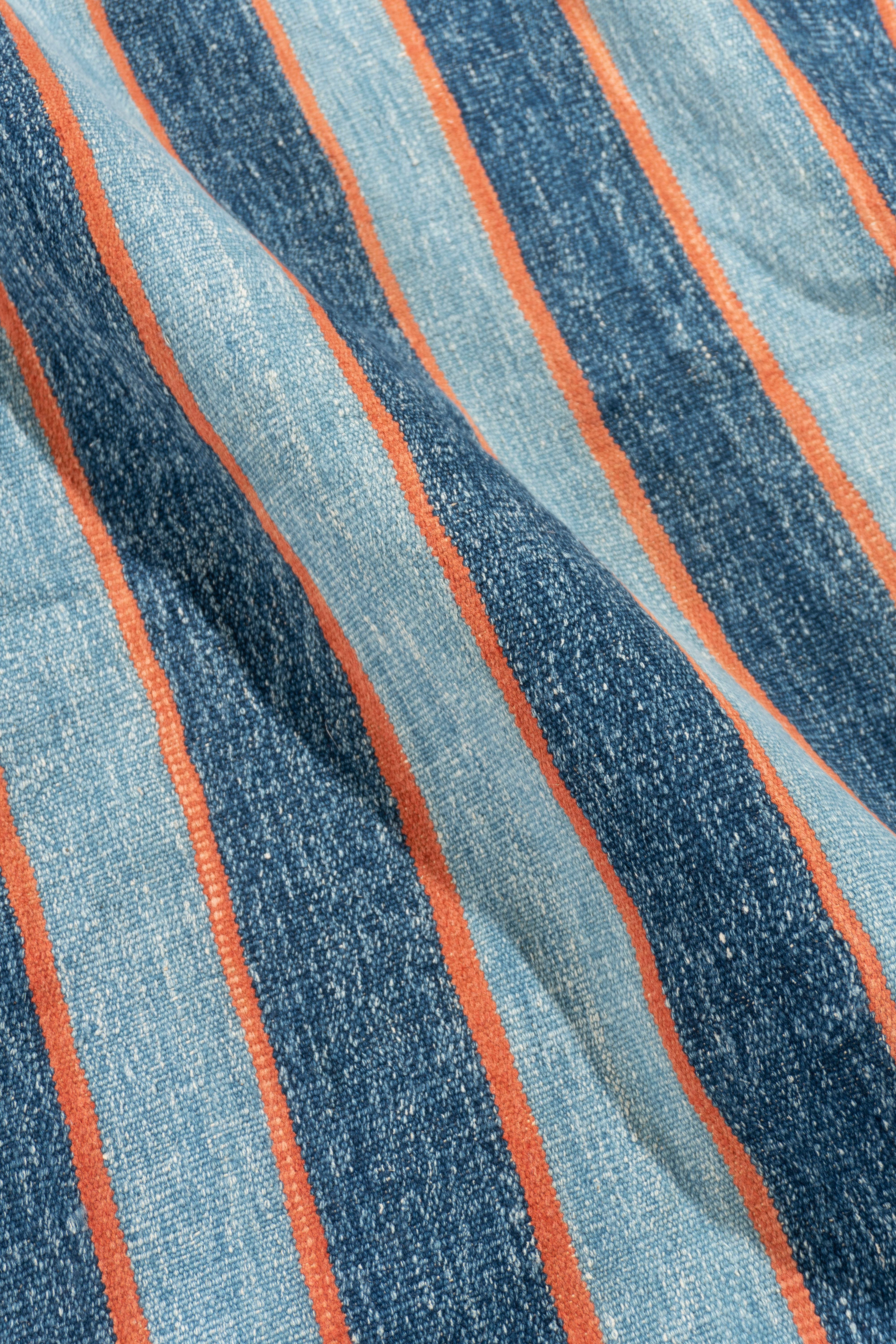 Antiker blauer indischer Dhurrie-Teppich 12'1 X 23'10 (19. Jahrhundert) im Angebot