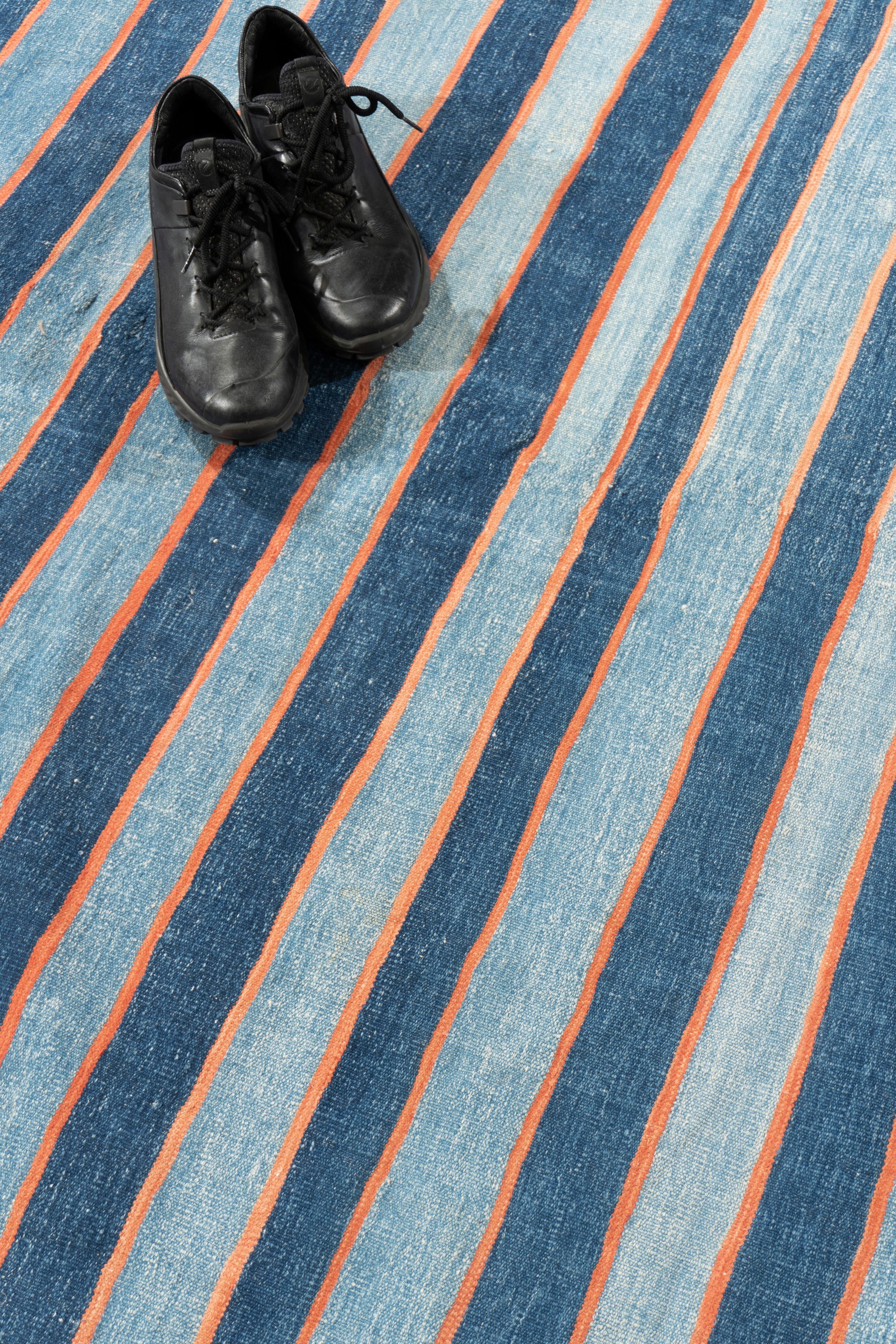 Antiker blauer indischer Dhurrie-Teppich 12'1 X 23'10 (Wolle) im Angebot