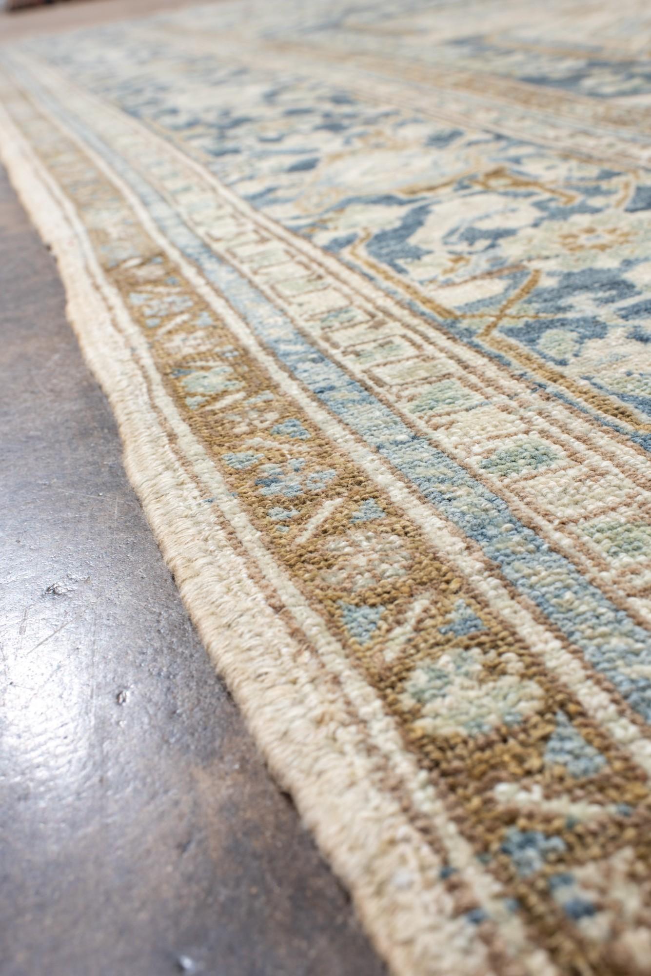 Laine Tapis Heriz bleu antique et ivoire en vente