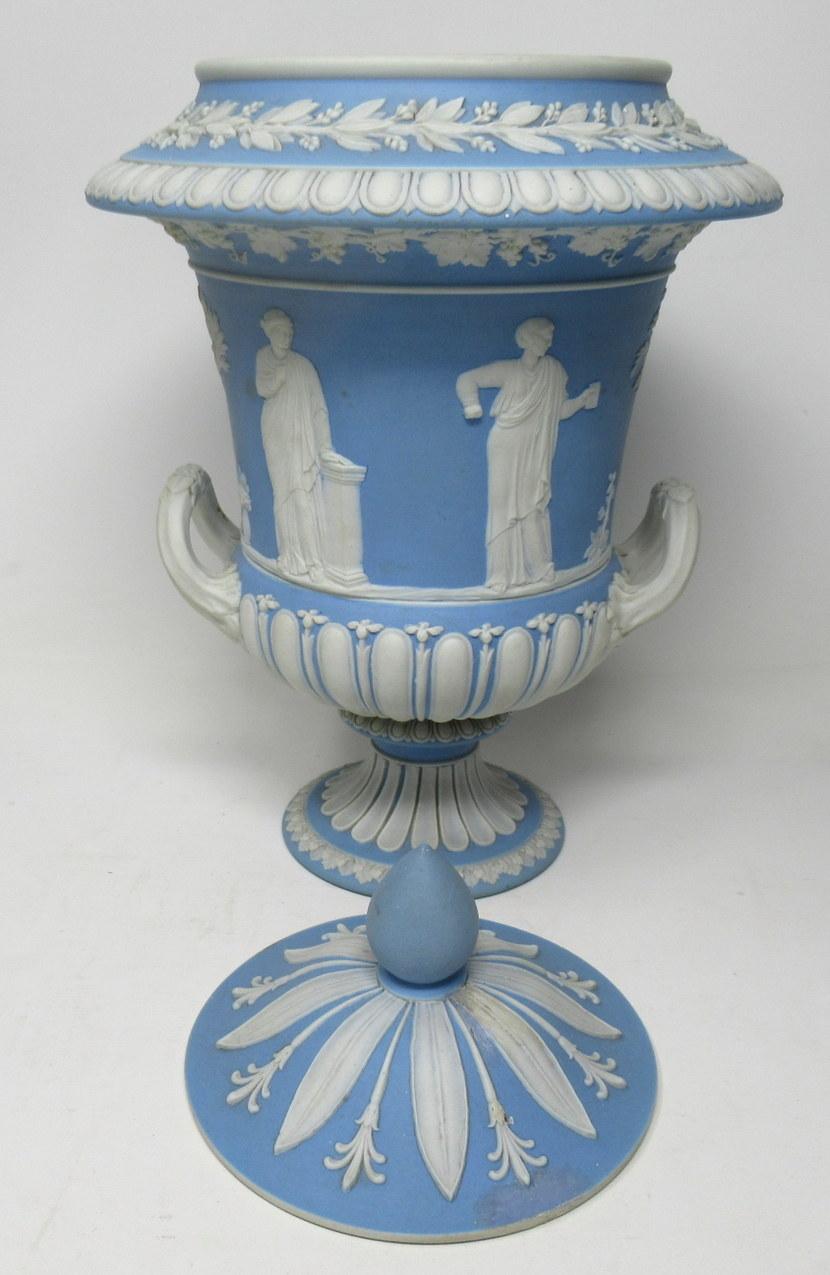 wedgwood jasperware urn