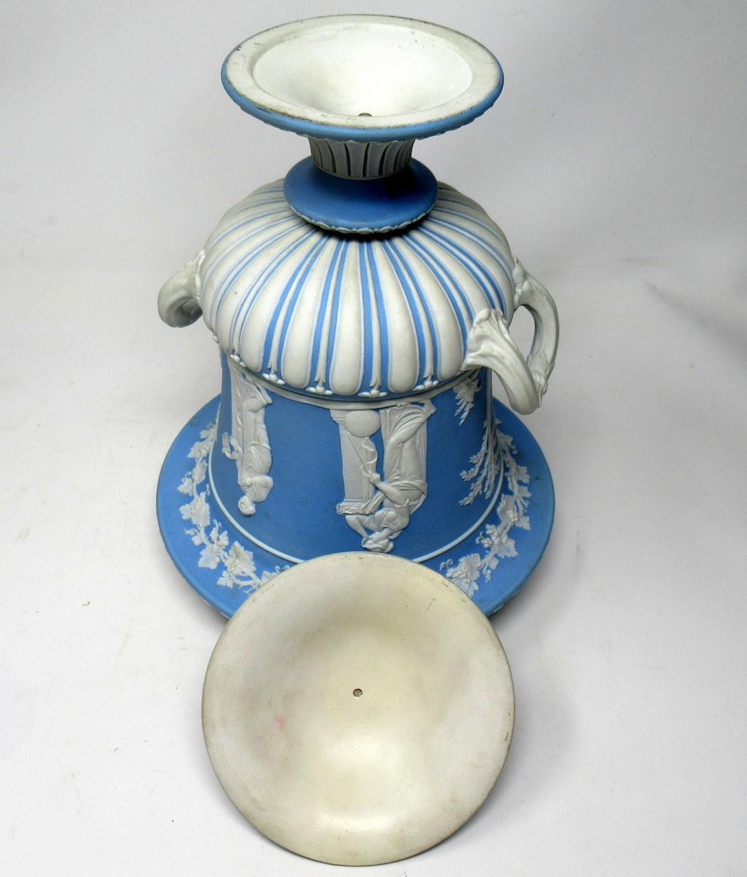 Other Antique Blue Josiah Wedgewood Jasperware Urn Vase Mythological Scene, 1890-1908