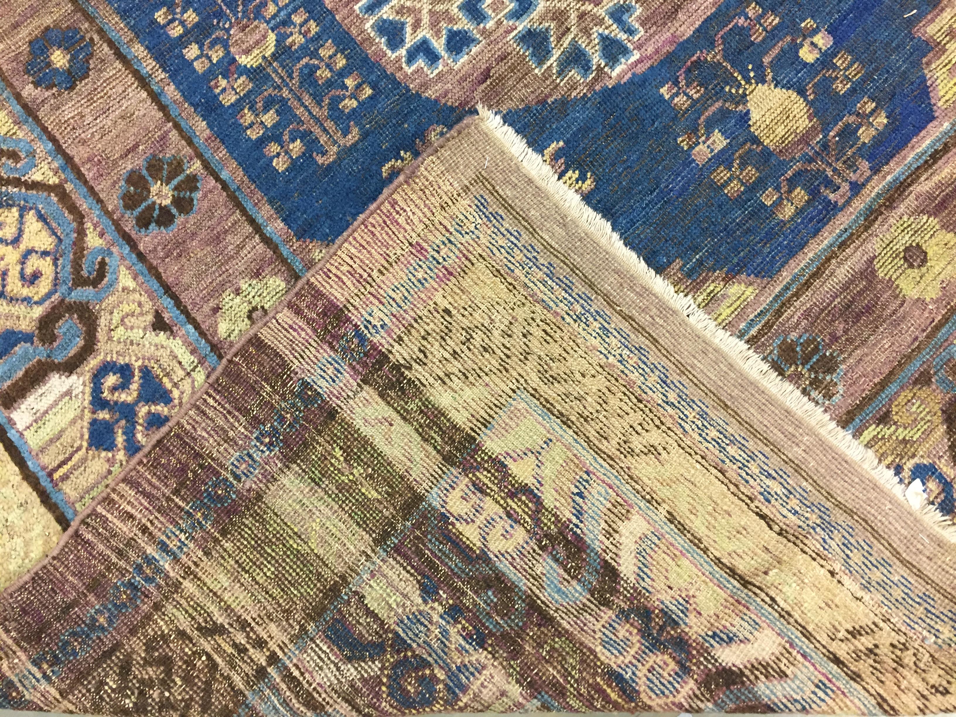 XIXe siècle Tapis Khotan bleu ancien de 5'11 x 11'5 en vente