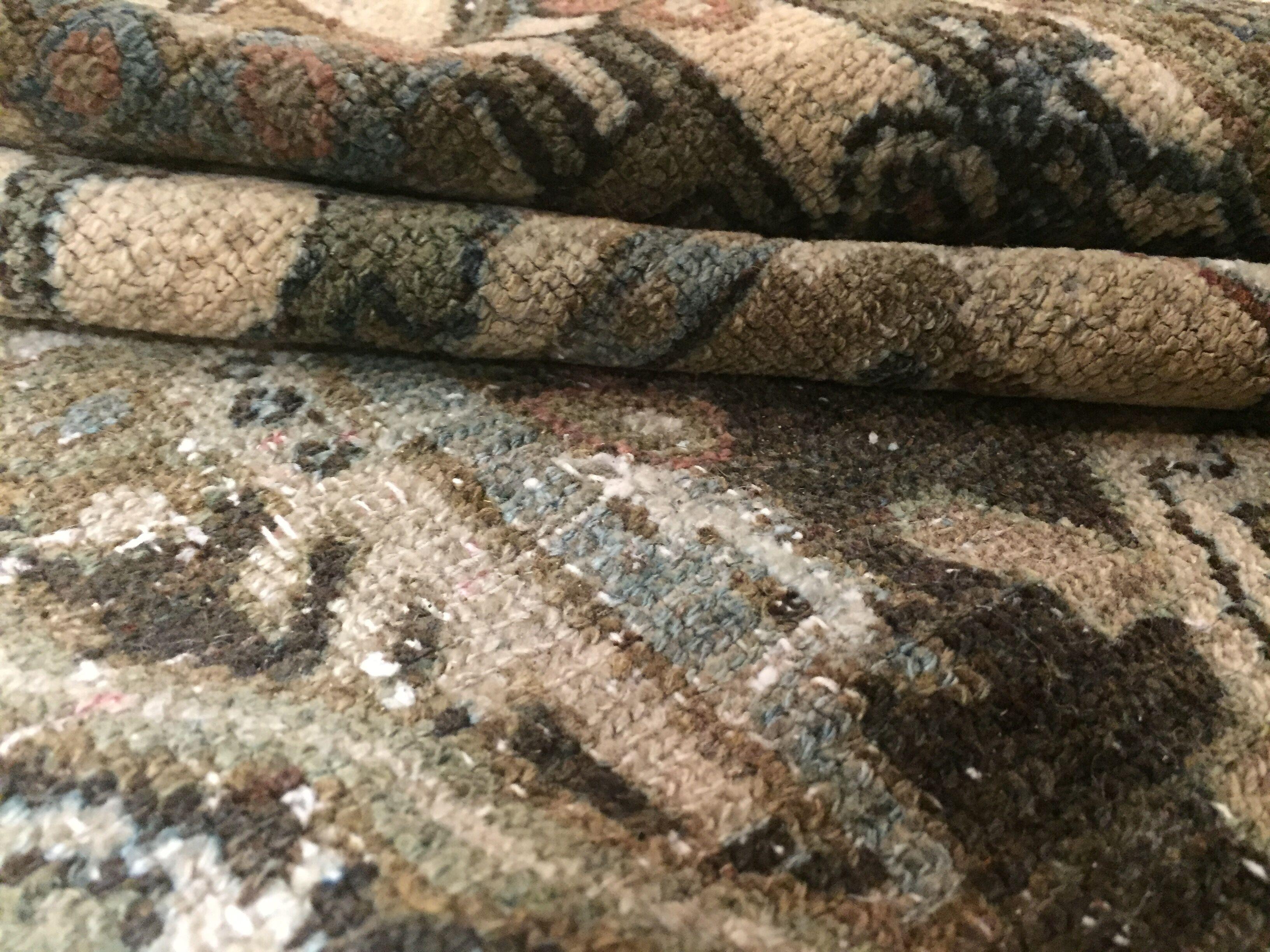 7'3 x 16'3. Antike persische Bibikabad-Teppiche stammen aus dem westlichen Iran in der Nähe von Hamadan. Sie werden mit dem türkischen Knoten geknüpft und haben ähnliche Designs wie die Malayer-Teppiche, sind aber oft größer. In den früheren