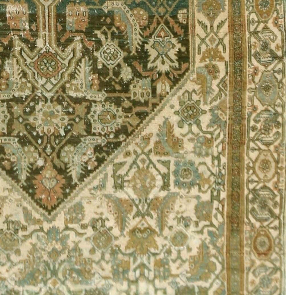 Antiker blauer, leicht bearbeiteter persischer Bibikabad-Teppich im Used-Look (Wolle) im Angebot