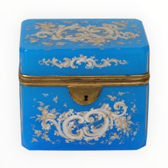 Antico cofanetto in vetro dorato opalino blu, Charles X, XIX secolo