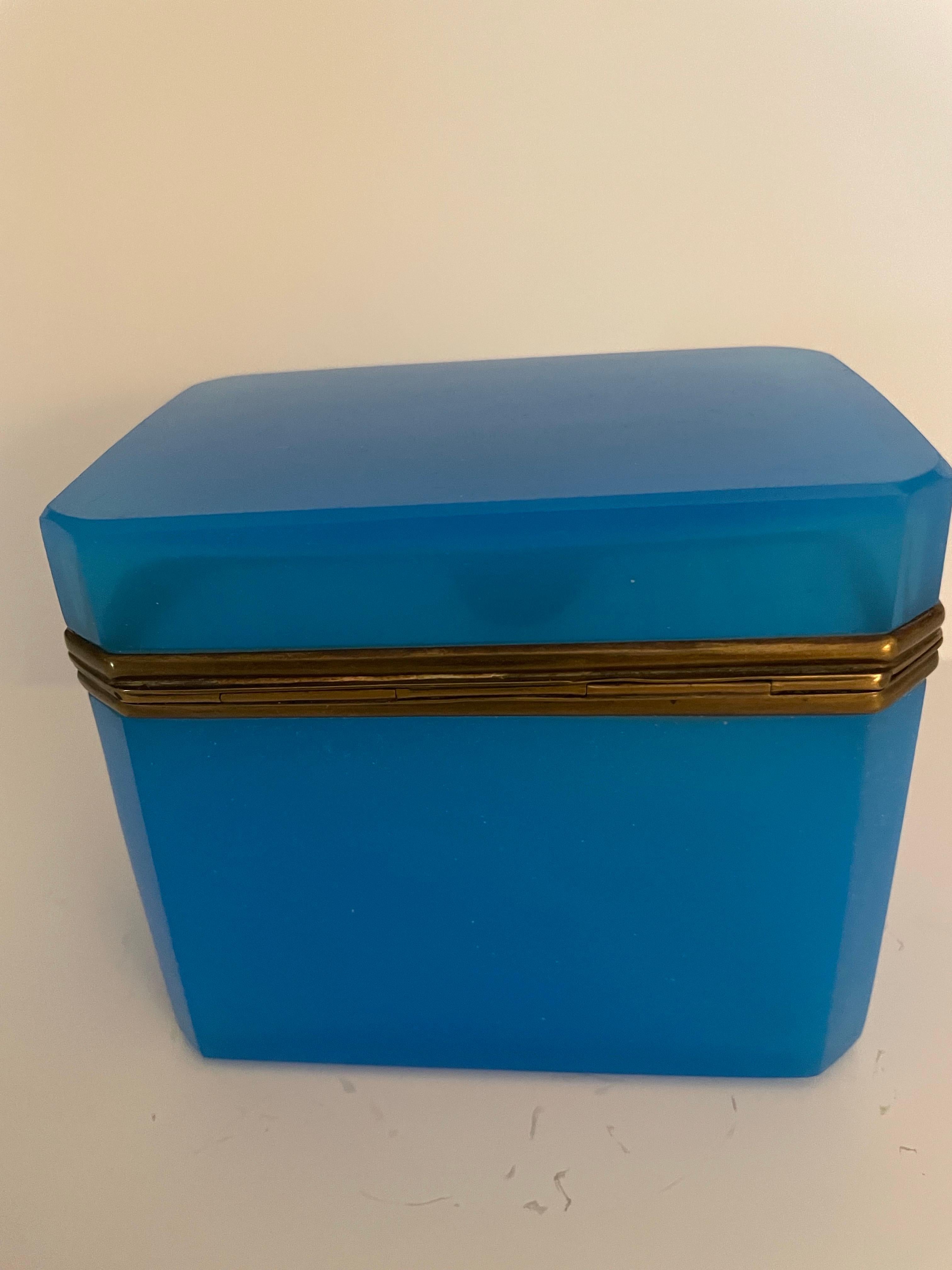 Antique French Blue Opaline Glass Dresser Box In Good Condition For Sale In West Palm Beach, FL