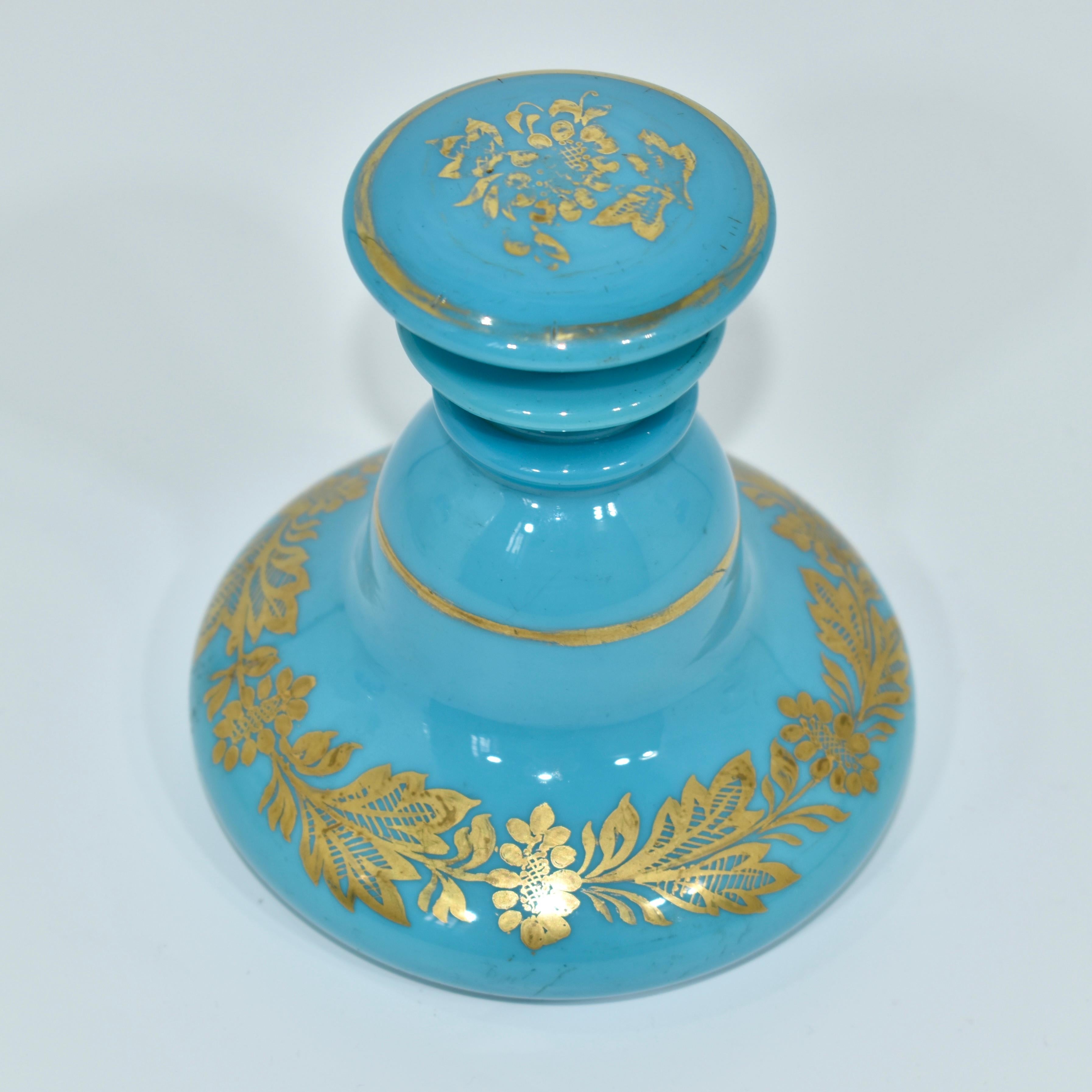 Antike blaue Opalglas-Parfümflasche, Flakon, Charles X, 19. Jahrhundert (Vergoldet) im Angebot