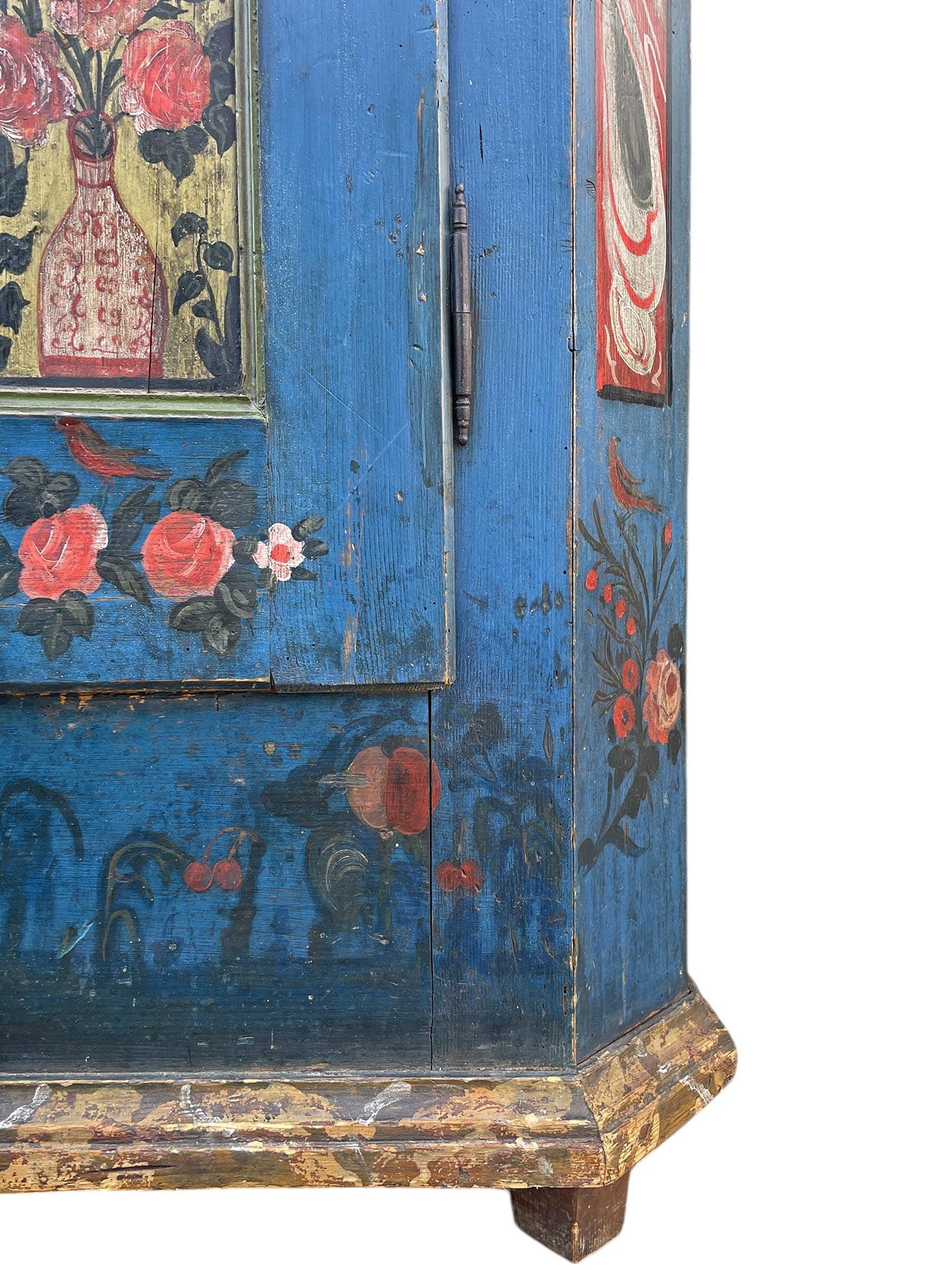 Antiker blau bemalter Schrank aus dem Jahr 1850 (Mittleres 19. Jahrhundert) im Angebot