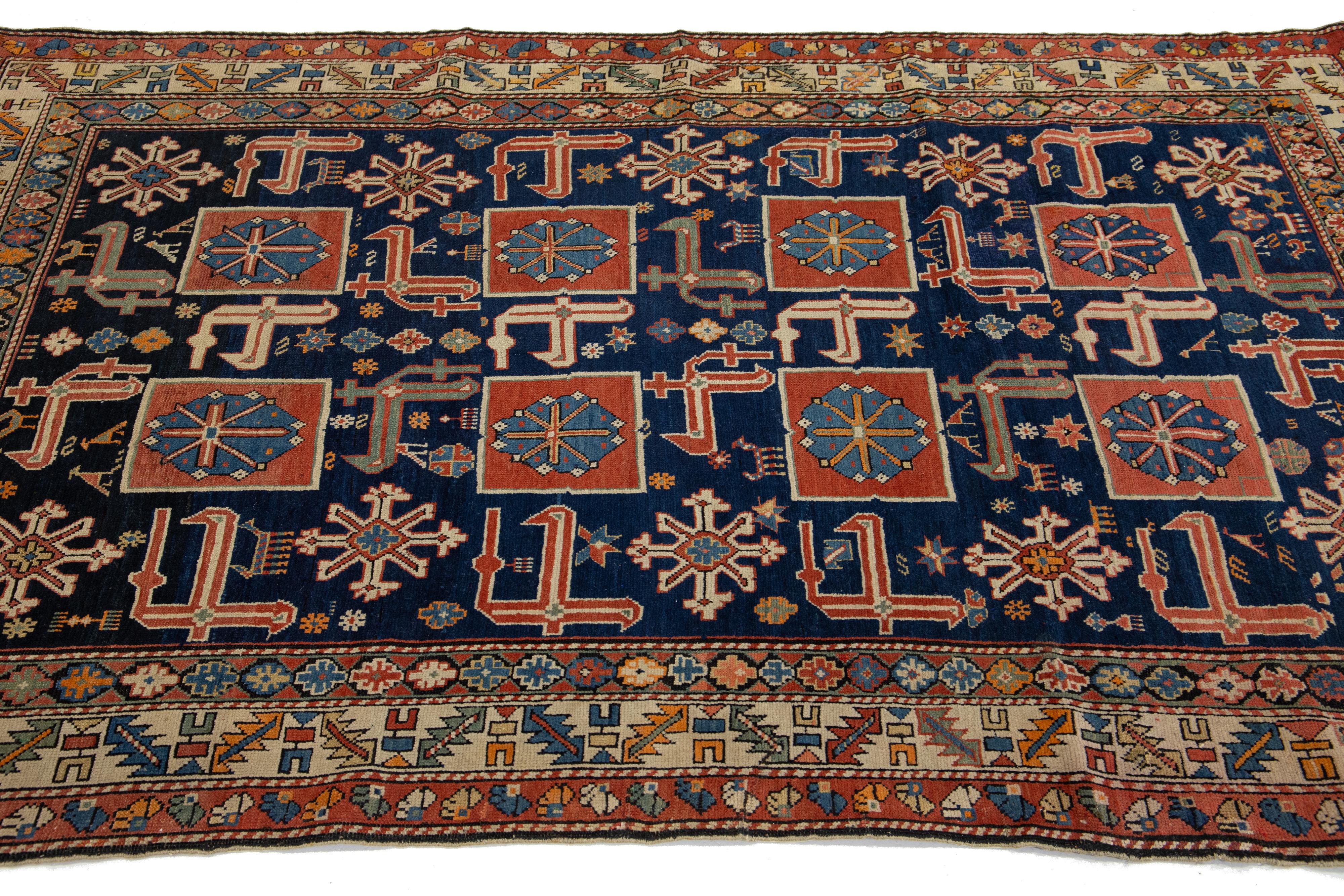 Antiker blauer persischer Shirvan-Wollteppich aus Persien, handgefertigt mit geometrischem Design (Handgeknüpft) im Angebot