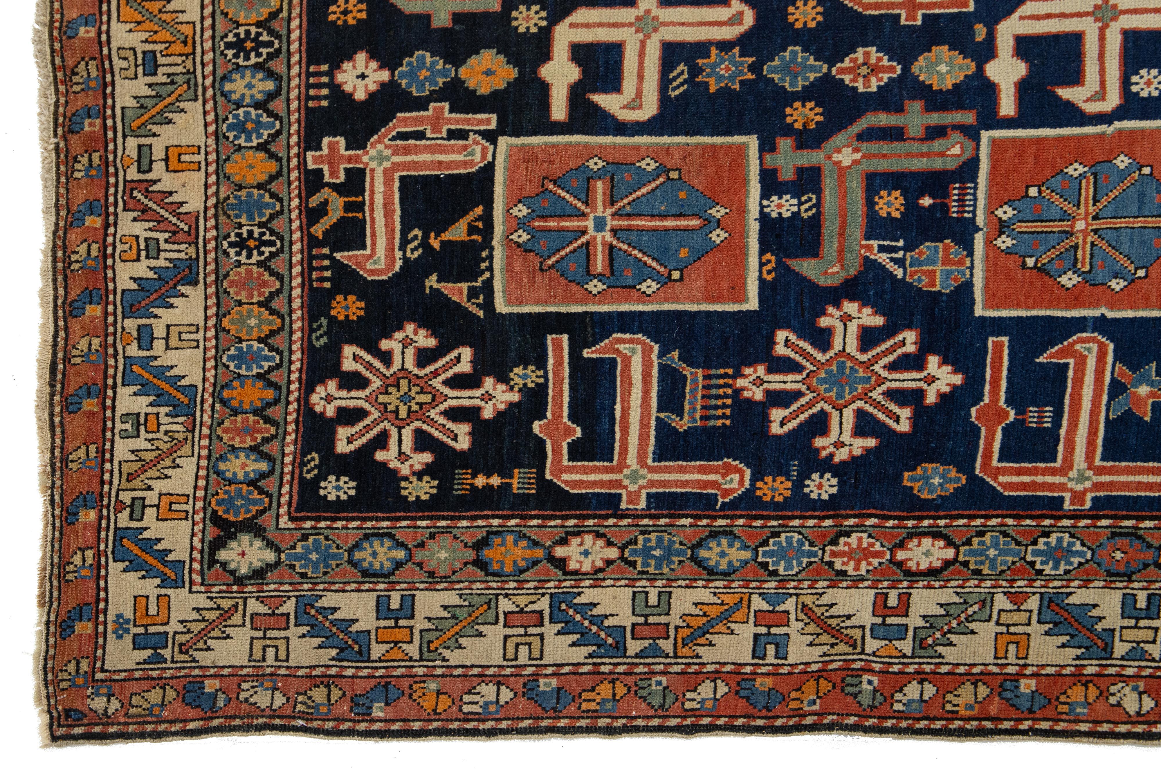 Antiker blauer persischer Shirvan-Wollteppich aus Persien, handgefertigt mit geometrischem Design im Zustand „Hervorragend“ im Angebot in Norwalk, CT