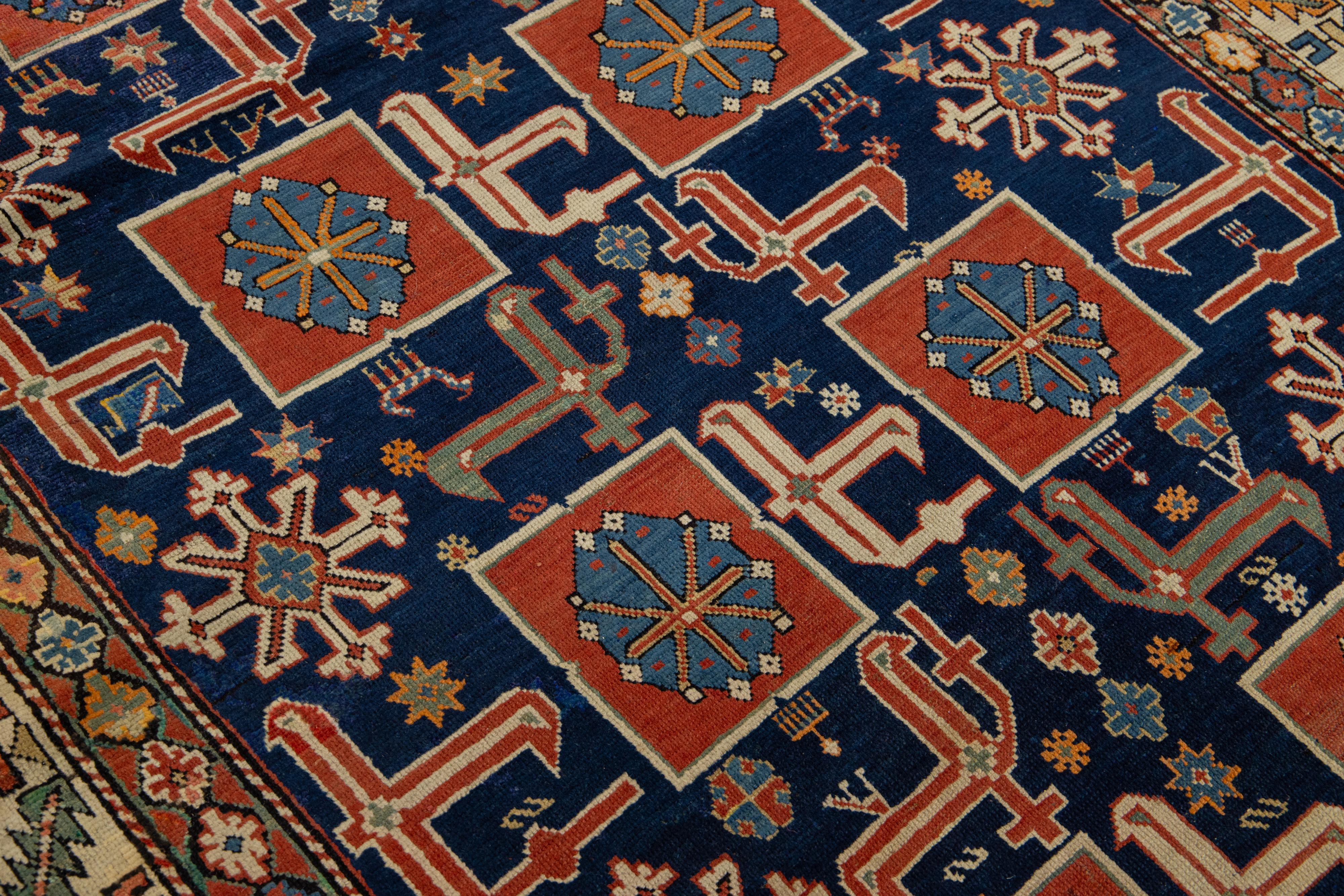 Antiker blauer persischer Shirvan-Wollteppich aus Persien, handgefertigt mit geometrischem Design (20. Jahrhundert) im Angebot