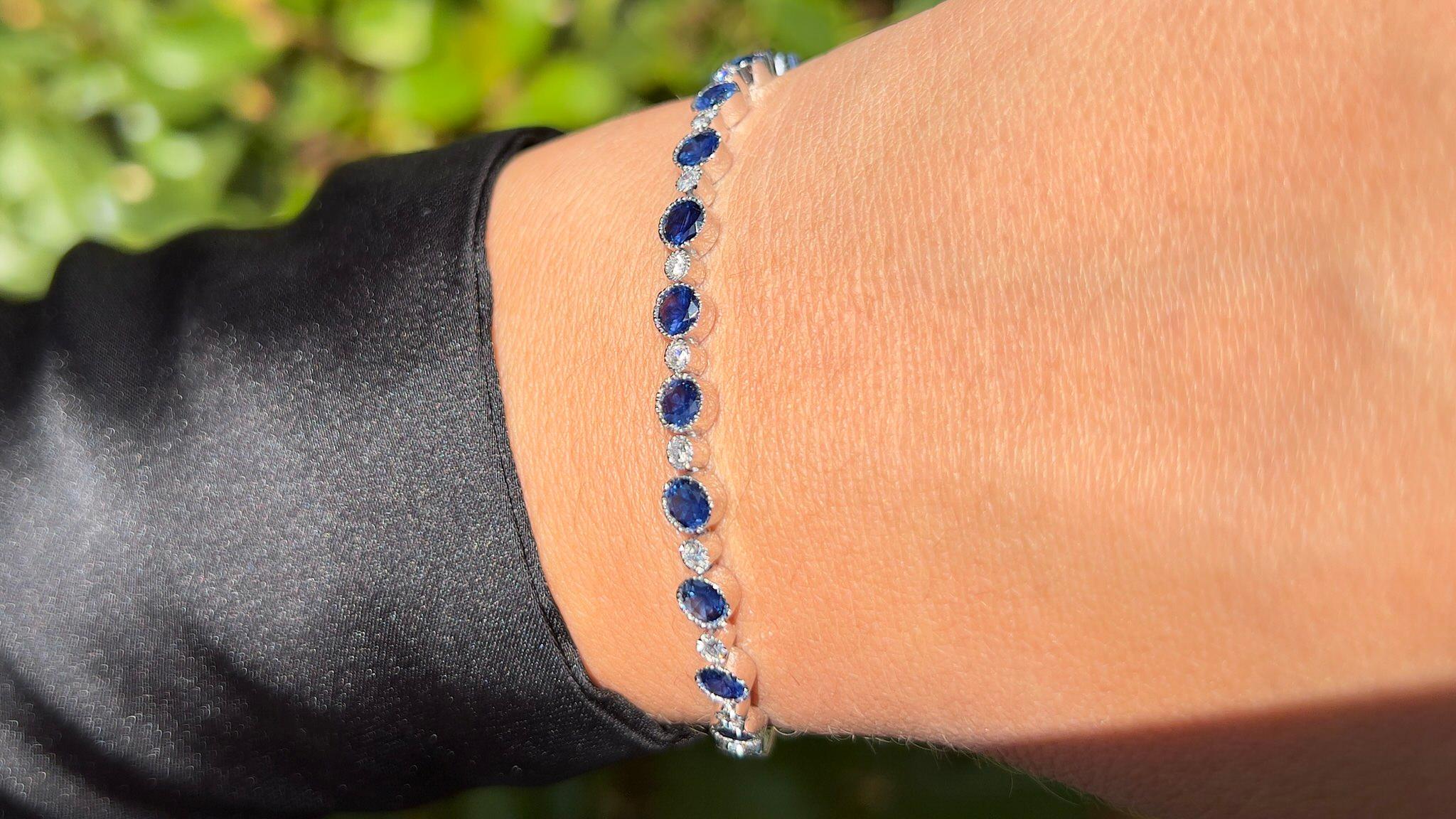 Antique Blue Sapphires and Diamonds Tennis Bracelet 6 Carats 18K White Gold For Sale 1