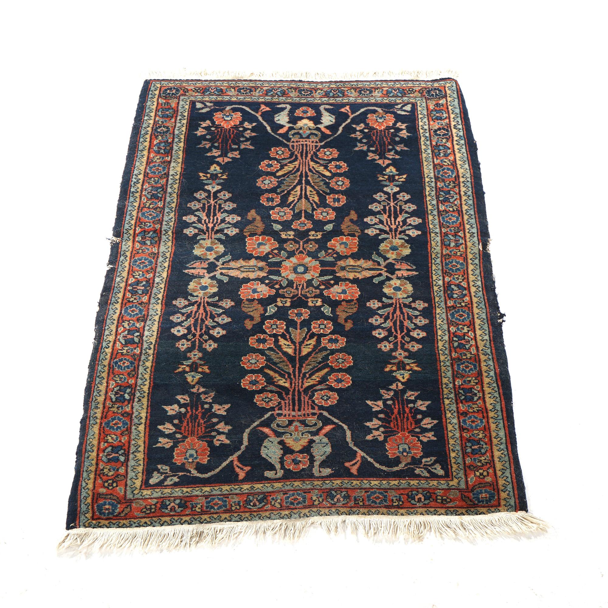Ancien tapis oriental Sarouk bleu à fleurs stylisées, Circa 1920

Mesures - 49.5