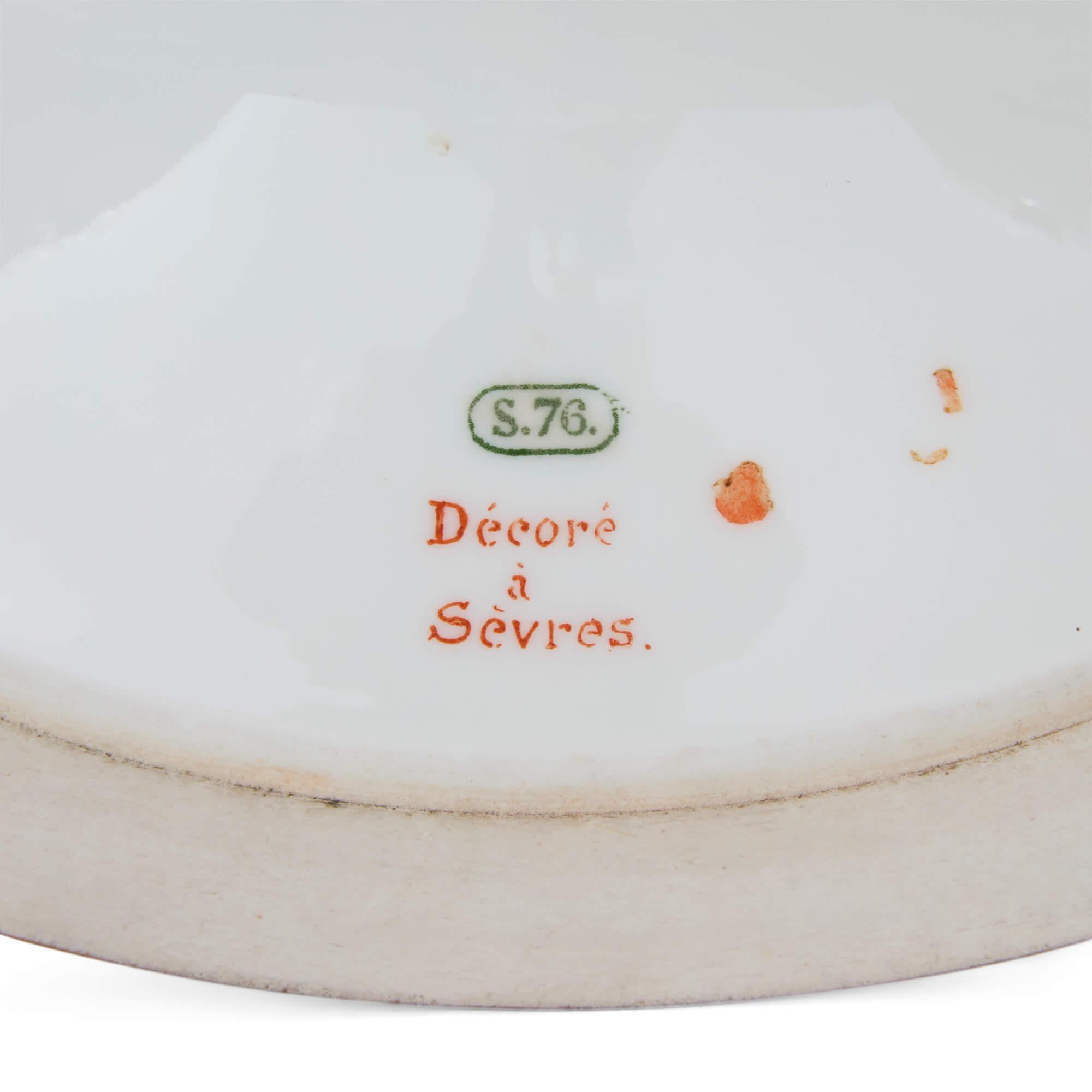 Centro de mesa de porcelana azul antiguo de Sèvres Porcelana en venta