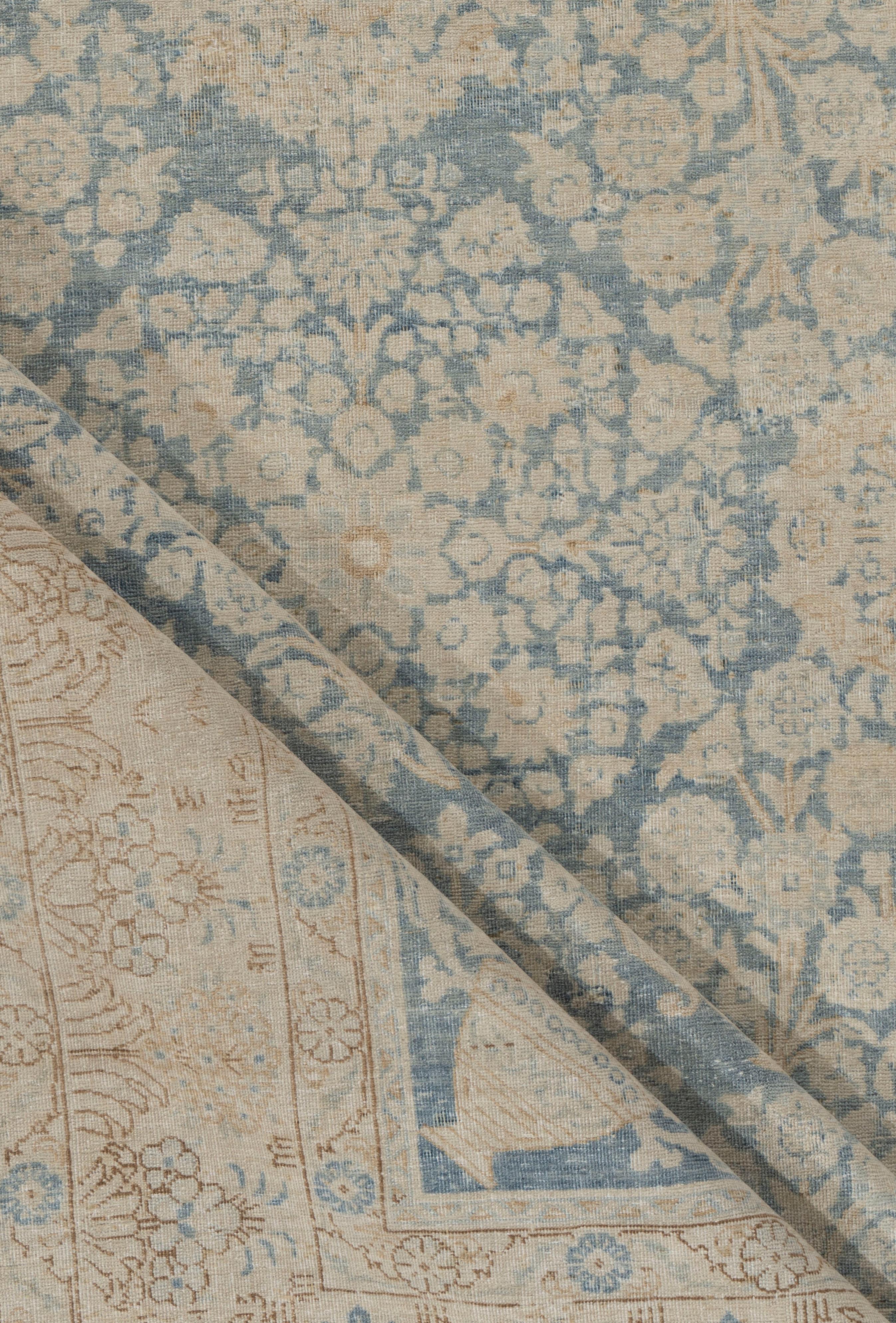 Tappeto Tabriz Persiano Blu Antico Sobrio 6'7 X 9'7 In condizioni buone in vendita a New York, NY