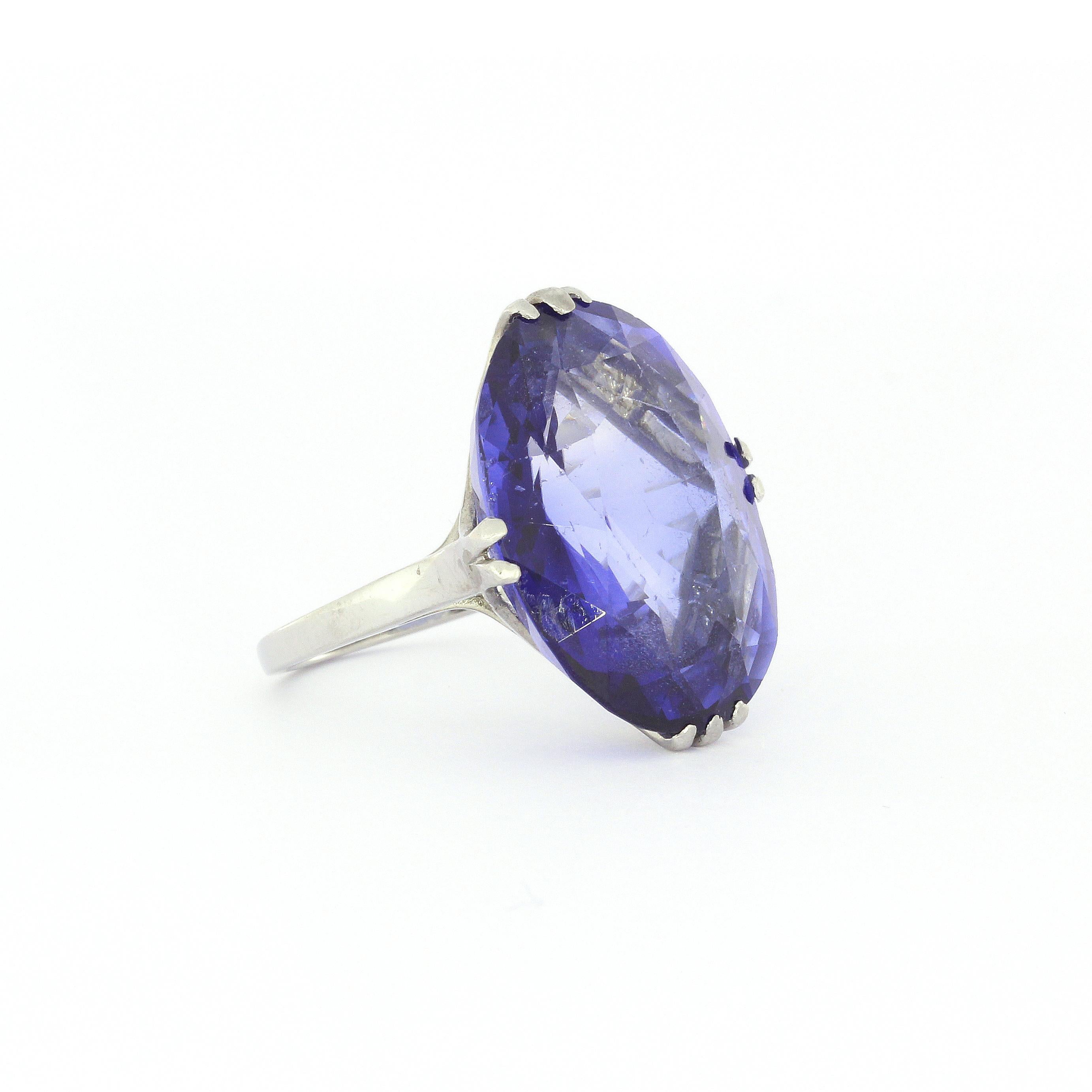 Antique Blue Synthetic Sapphire White Gold Cocktail Ring In Good Condition For Sale In Berlin, DE