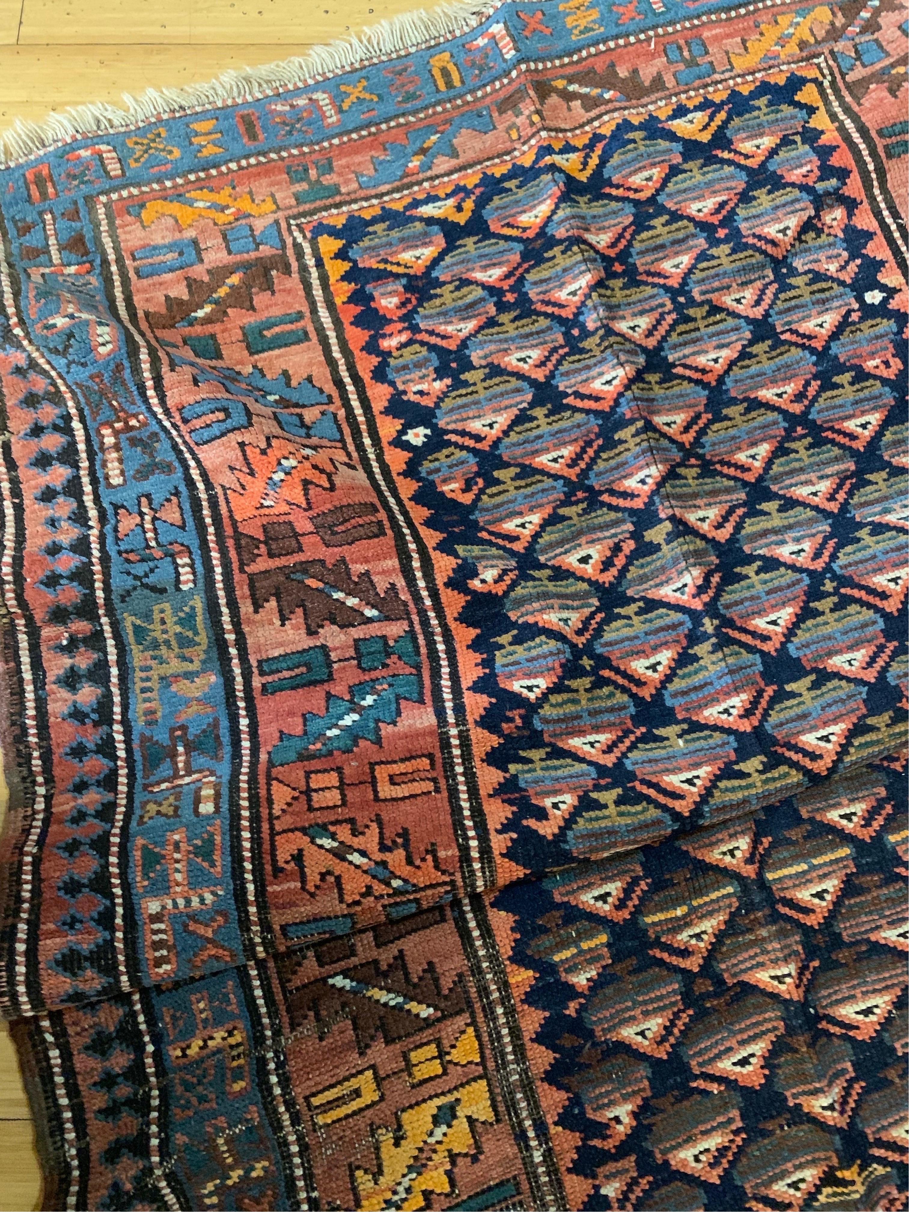 Tribal Ancien tapis de couloir persan kurde géométrique bleu, vers 1900, 3,10 x 10,5 pieds en vente