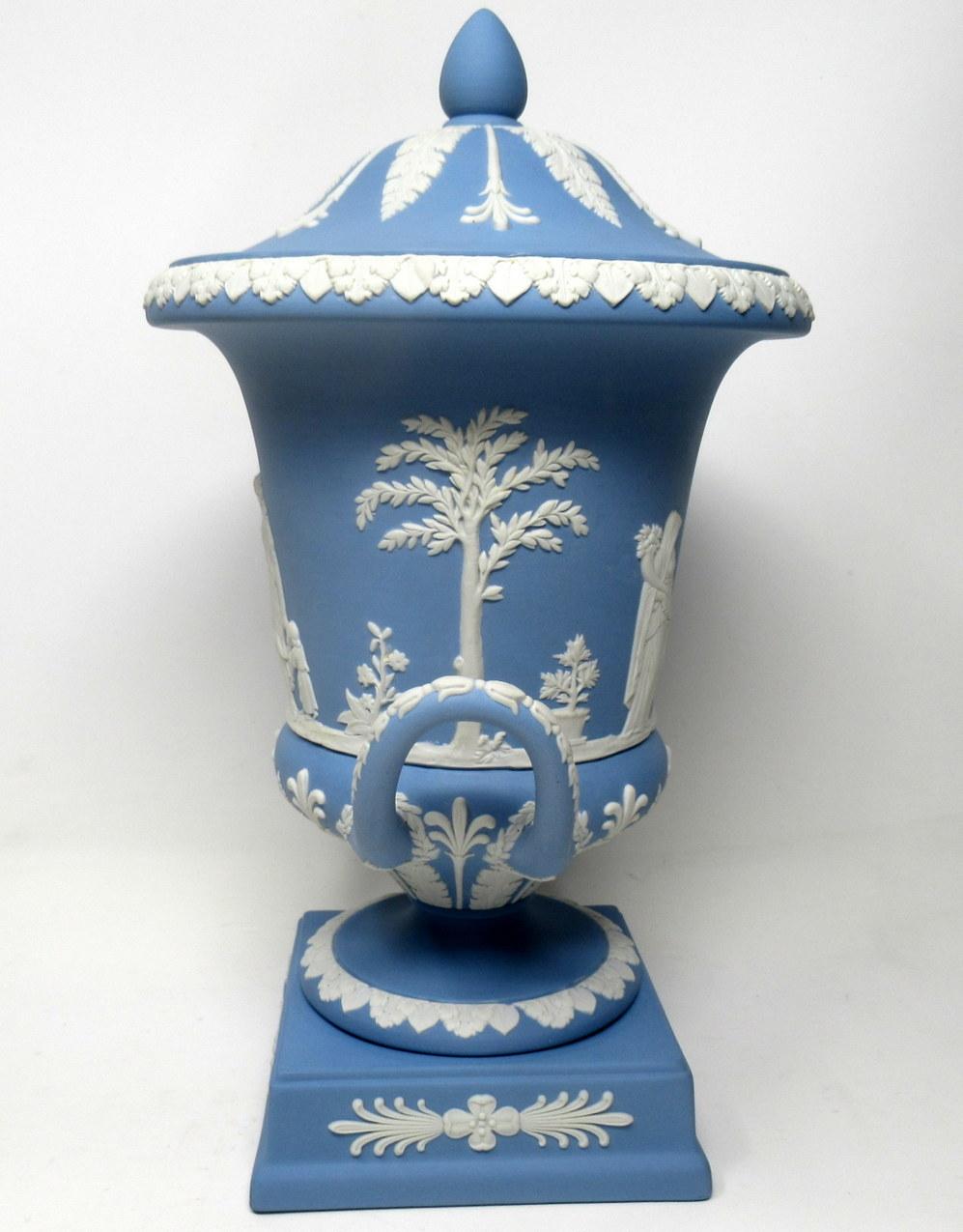 wedgwood urn