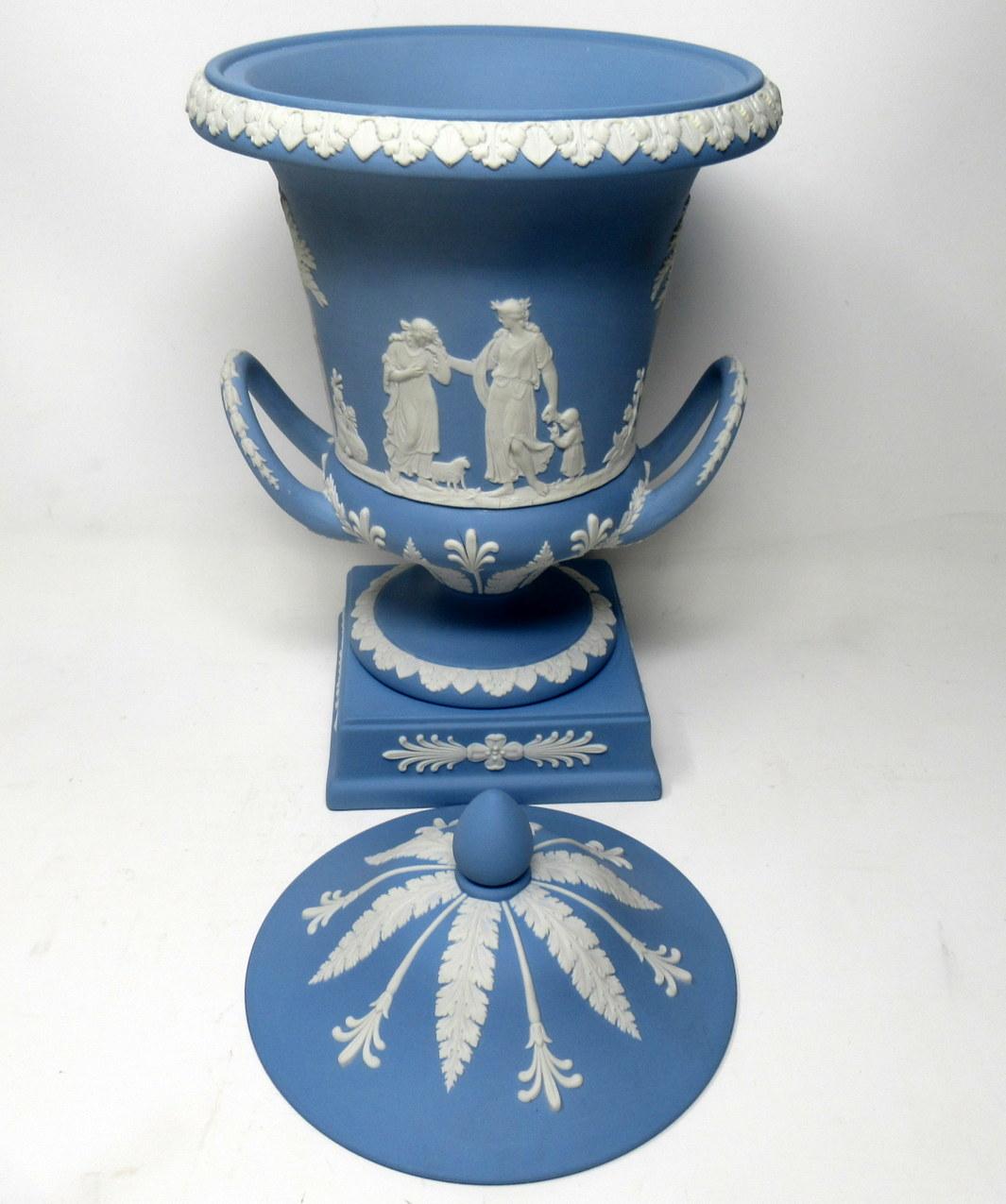 wedgwood jasperware urn