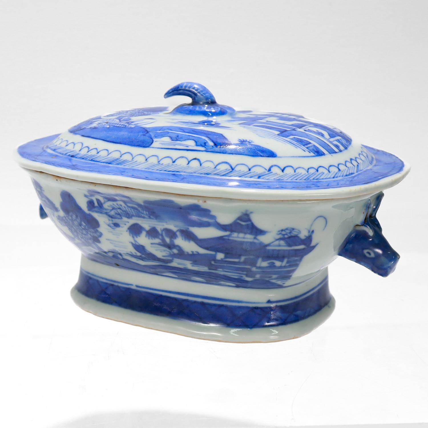 Porcellana Antica zuppiera per salse in miniatura in porcellana cinese da esportazione di Canton blu e bianco in vendita