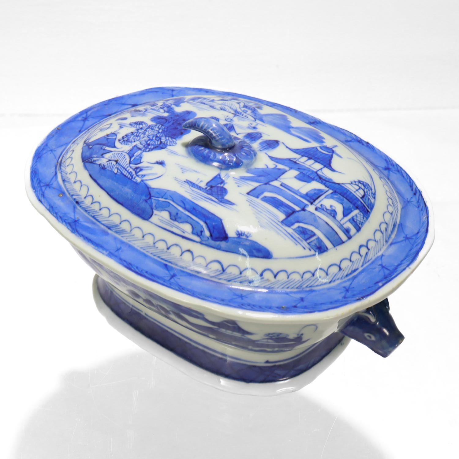 Antica zuppiera per salse in miniatura in porcellana cinese da esportazione di Canton blu e bianco in vendita 1