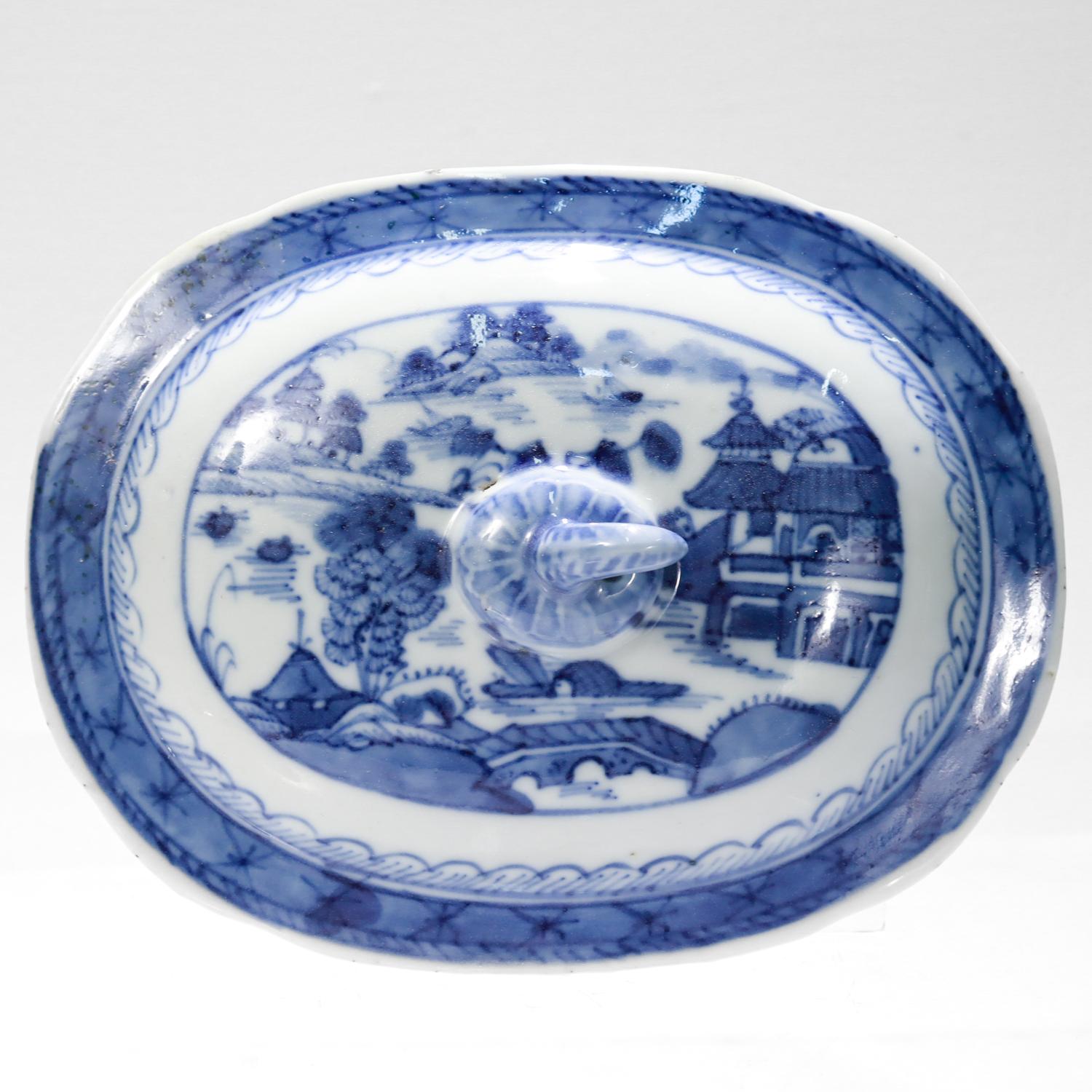 Antica zuppiera per salse in miniatura in porcellana cinese da esportazione di Canton blu e bianco in vendita 1