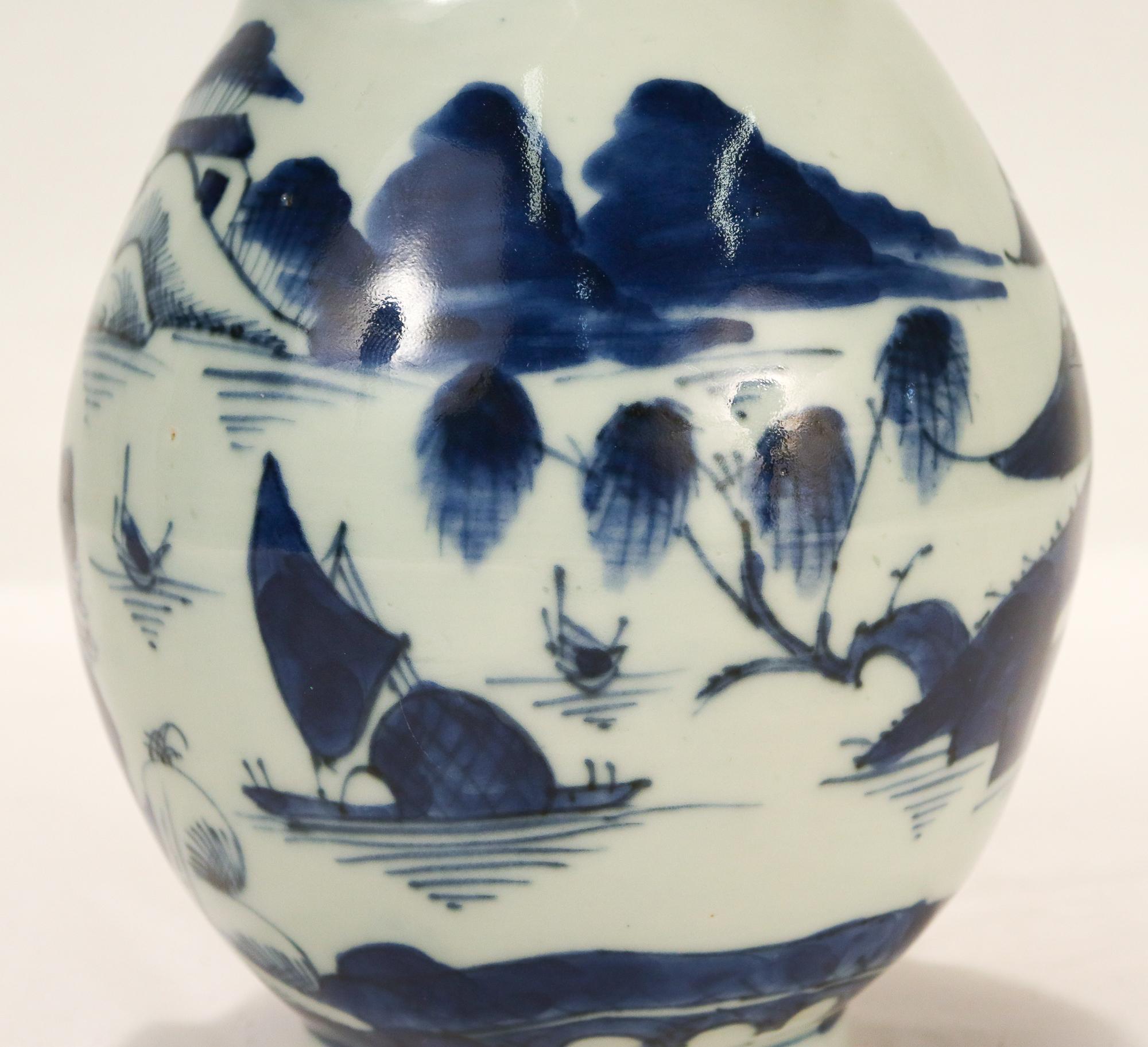 Pichet ou pichet ancien en porcelaine d'exportation chinoise de Canton bleu et blanc 3