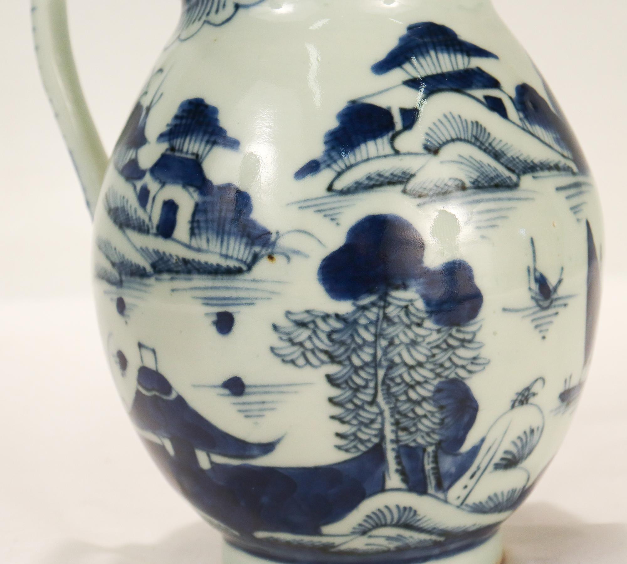 Pichet ou pichet ancien en porcelaine d'exportation chinoise de Canton bleu et blanc 4