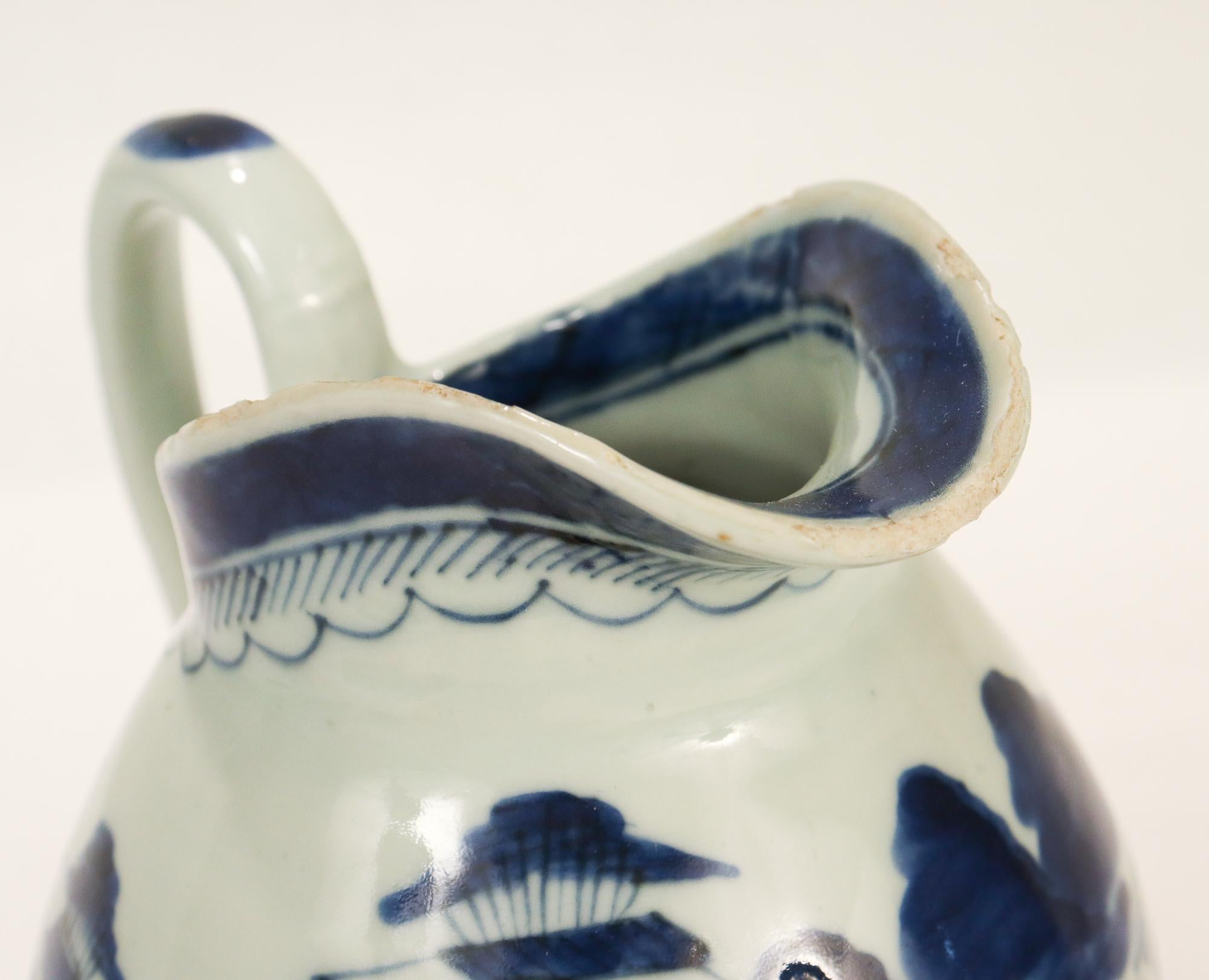 Pichet ou pichet ancien en porcelaine d'exportation chinoise de Canton bleu et blanc 7