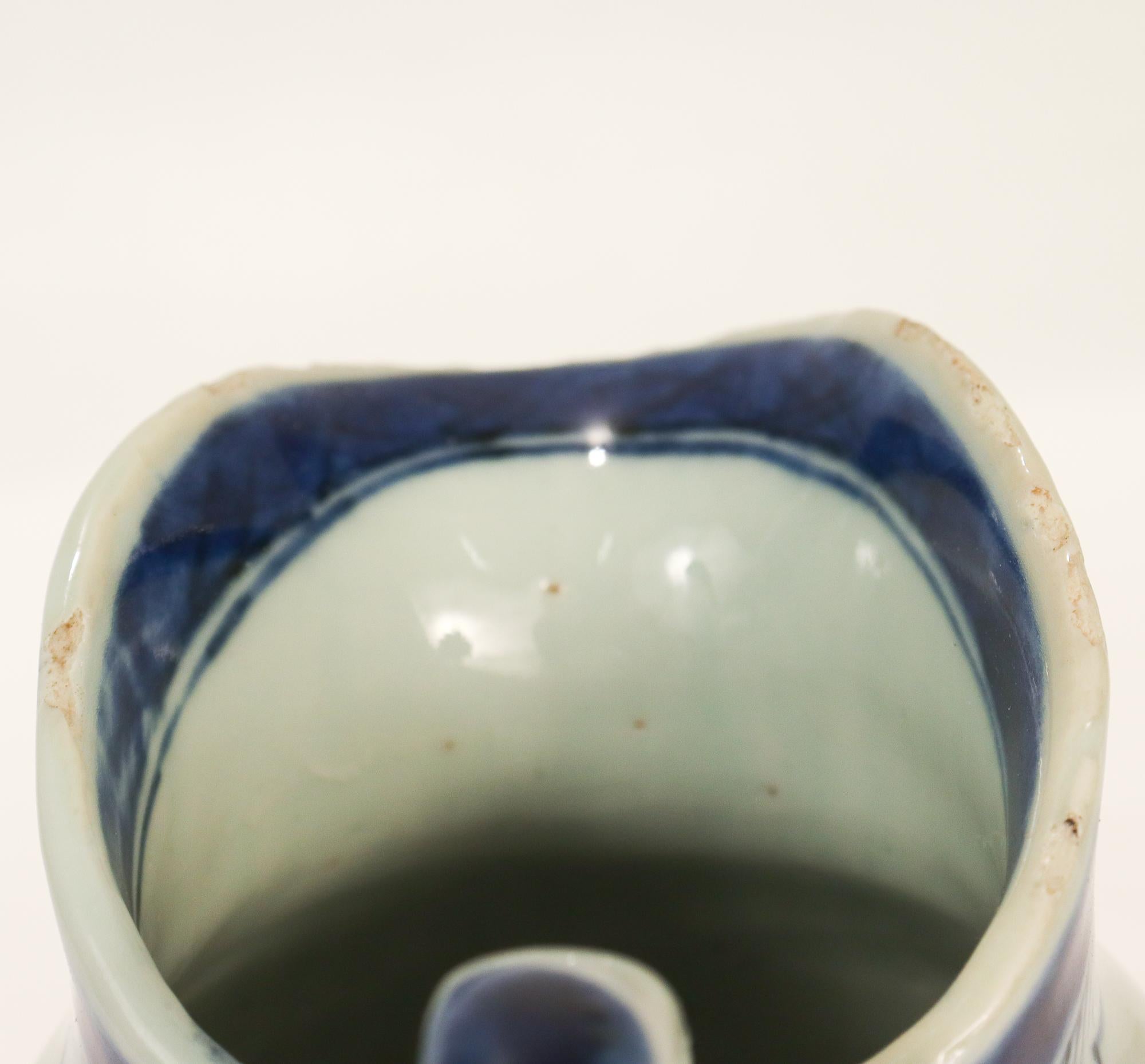 Pichet ou pichet ancien en porcelaine d'exportation chinoise de Canton bleu et blanc 9