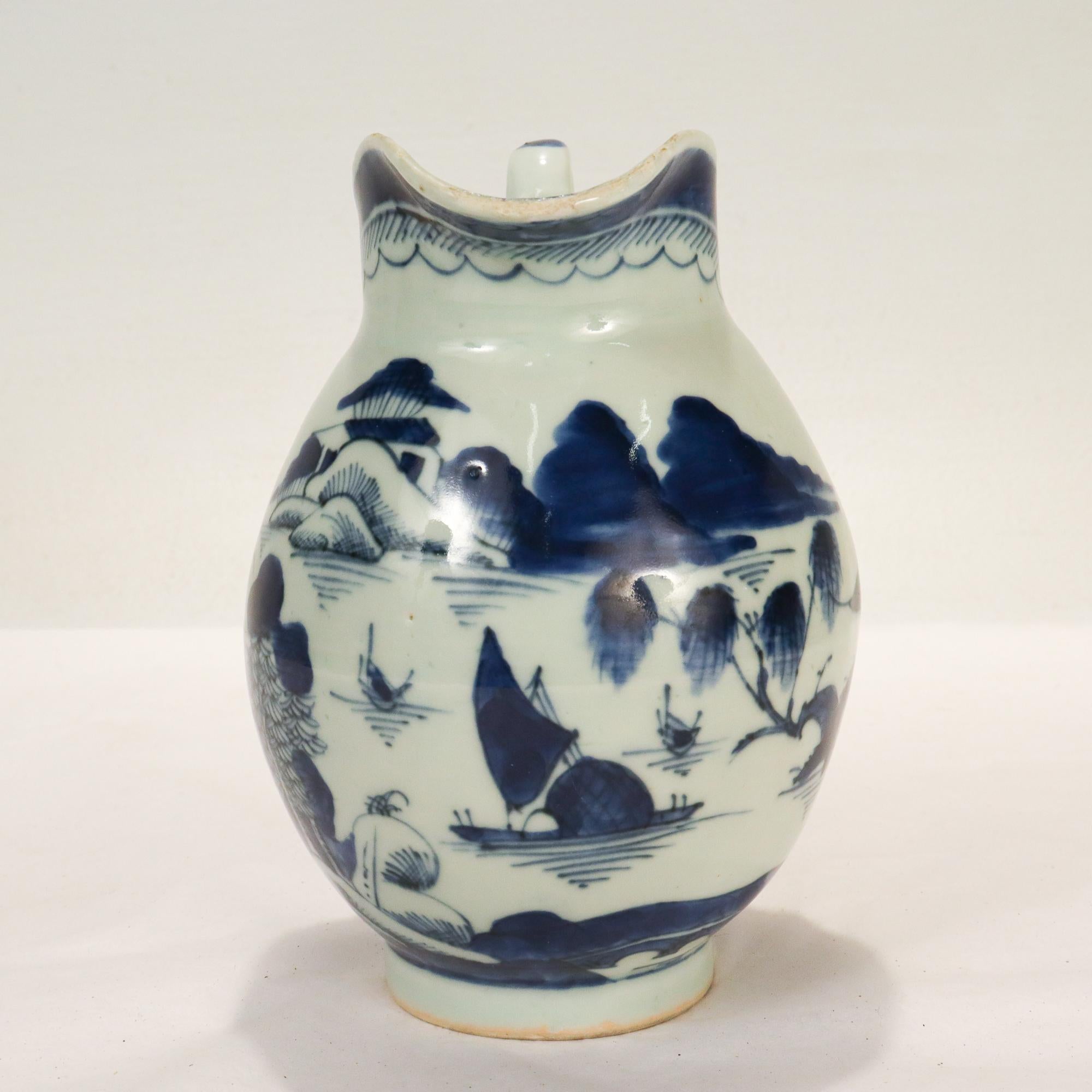 XIXe siècle Pichet ou pichet ancien en porcelaine d'exportation chinoise de Canton bleu et blanc
