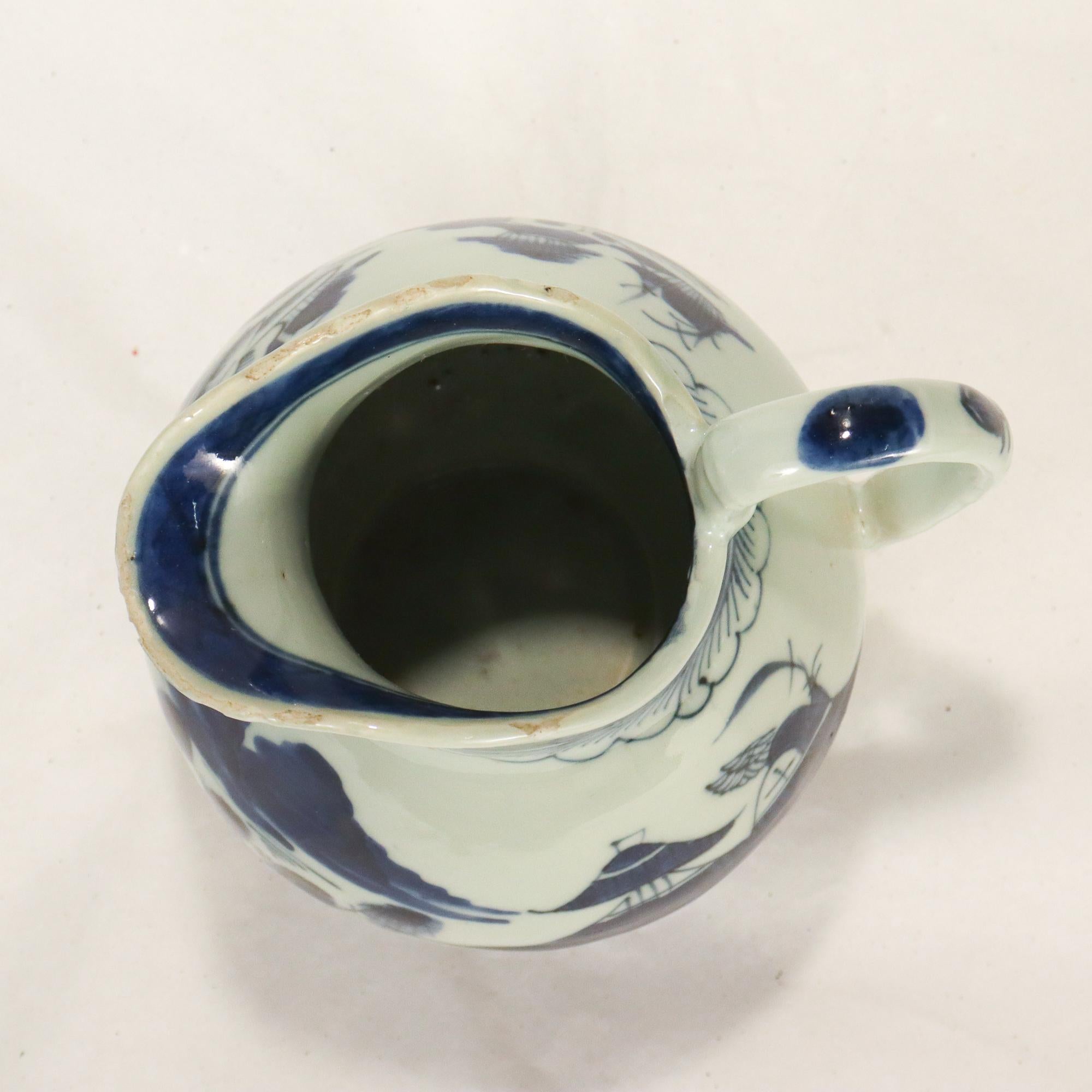 Pichet ou pichet ancien en porcelaine d'exportation chinoise de Canton bleu et blanc 1