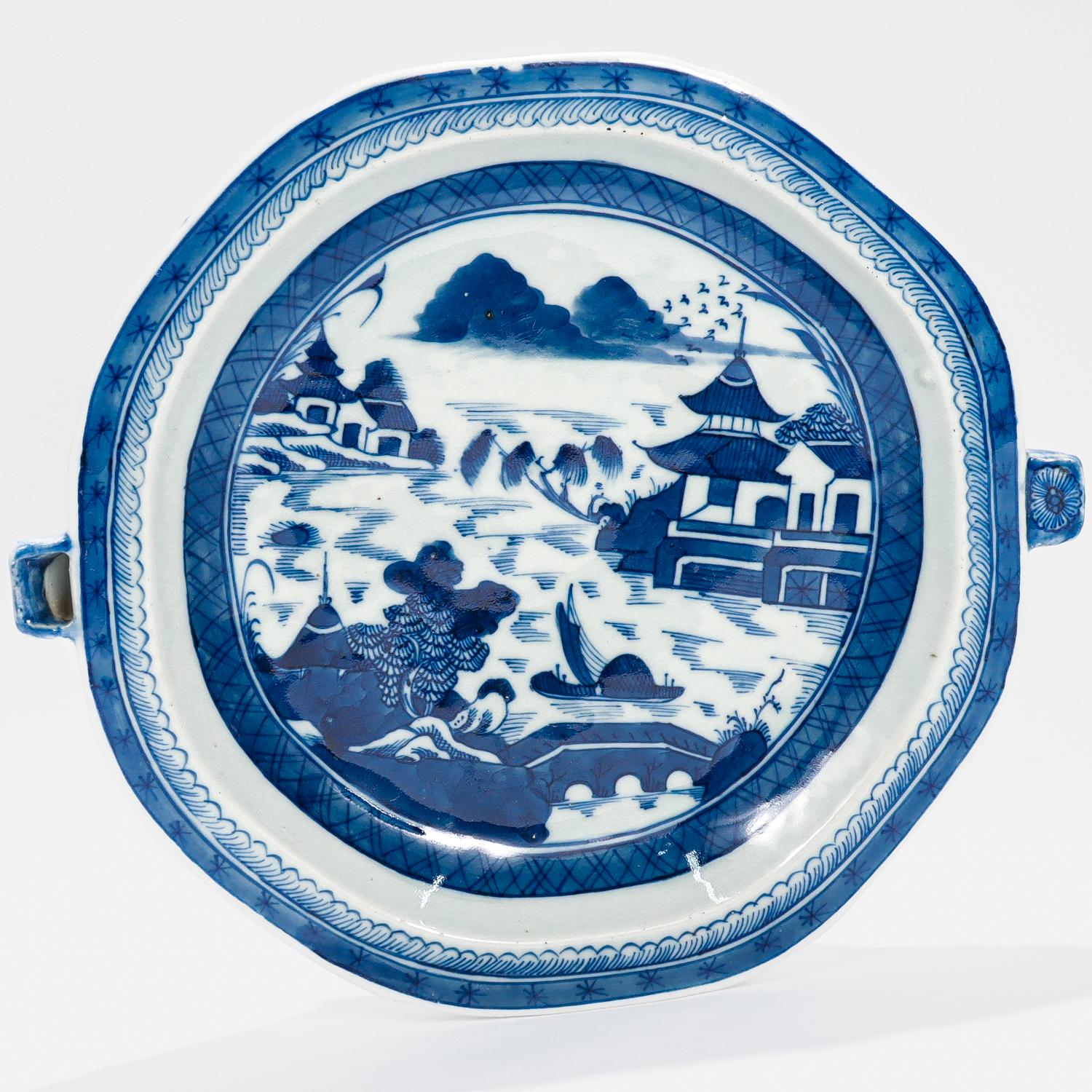 A fine antique Chinese export porcelain warming plate.

In the Canton pattern.

In a raised octagonal form and decorated in underglaze blue.

There are handles on either side of the tray. One of the handles is solid the other is a spout to