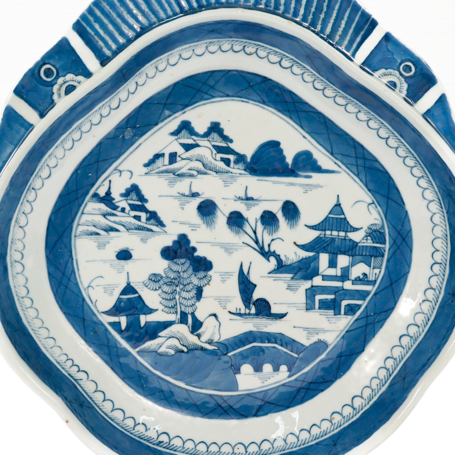 Antique Blue & White Canton Pattern Chinese Export Porcelain Shrimp Bowl 3