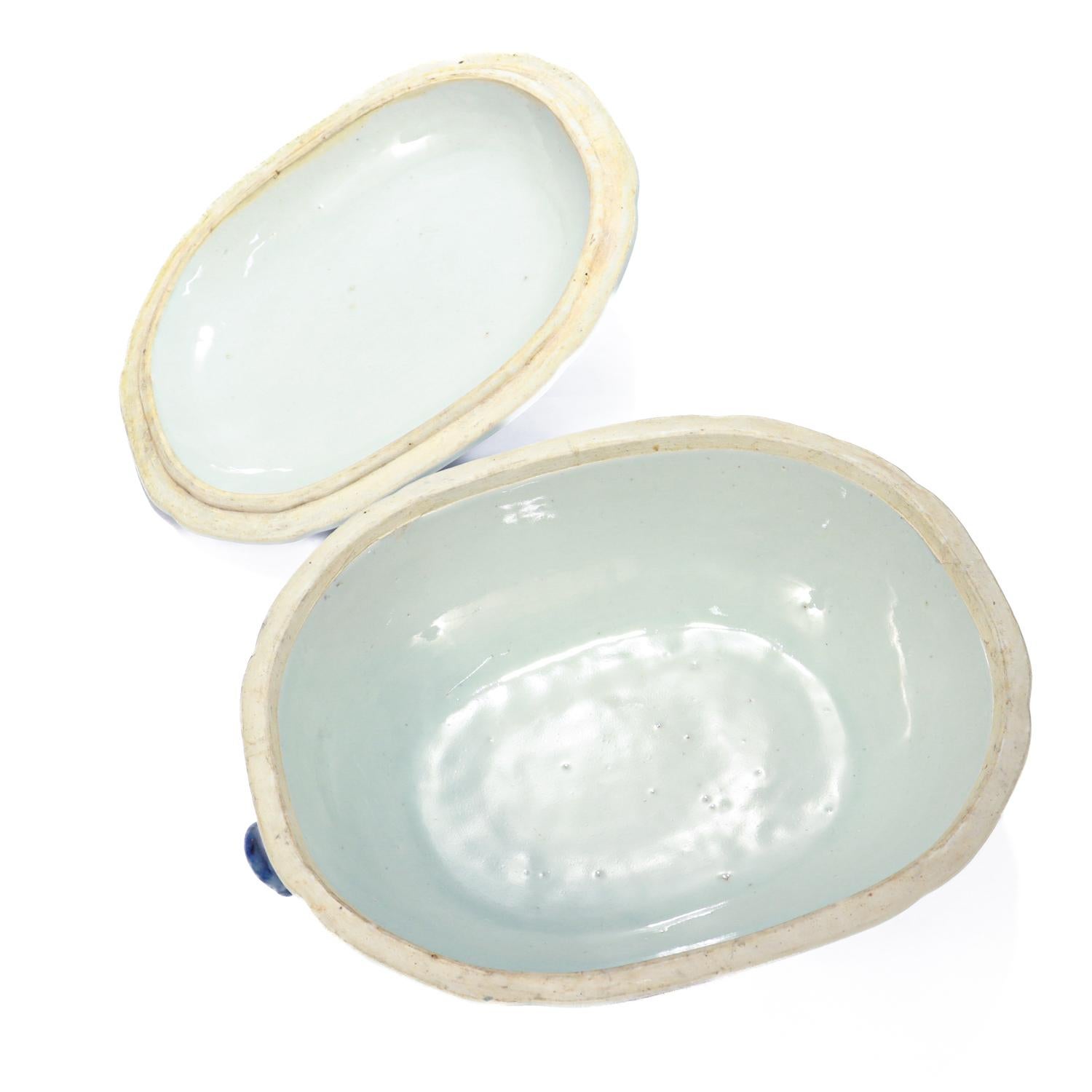 Antigua sopera de porcelana china de exportación azul y blanca con motivos de Cantón 5