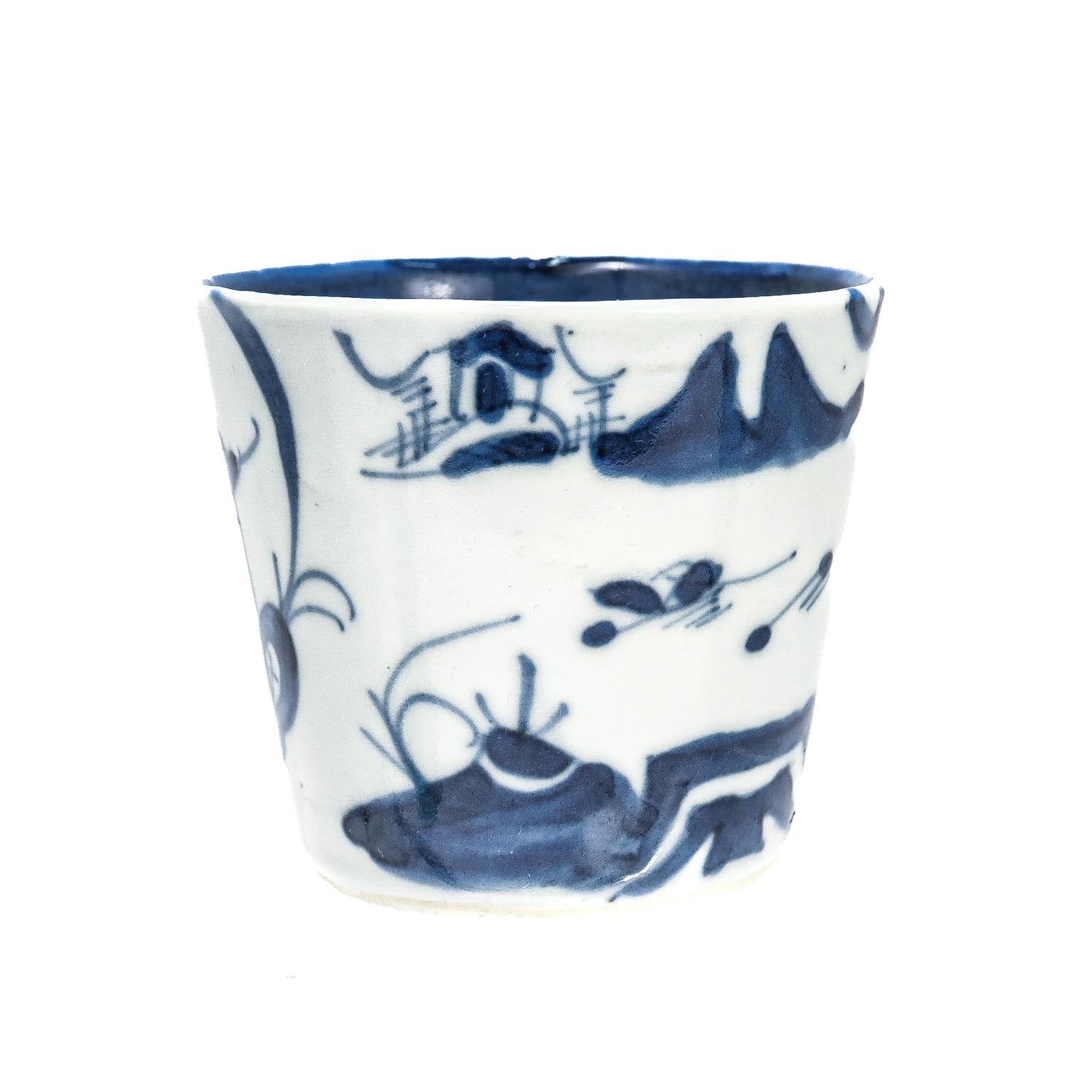 Antiker blau-weißer chinesischer Export-Kanton-Porzellan-Weinbecher oder -becher aus Porzellan (Chinesisch) im Angebot