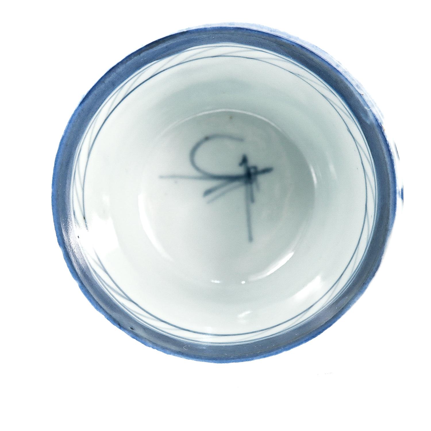 Antiker blau-weißer chinesischer Export-Kanton-Porzellan-Weinbecher oder -becher aus Porzellan im Angebot 1