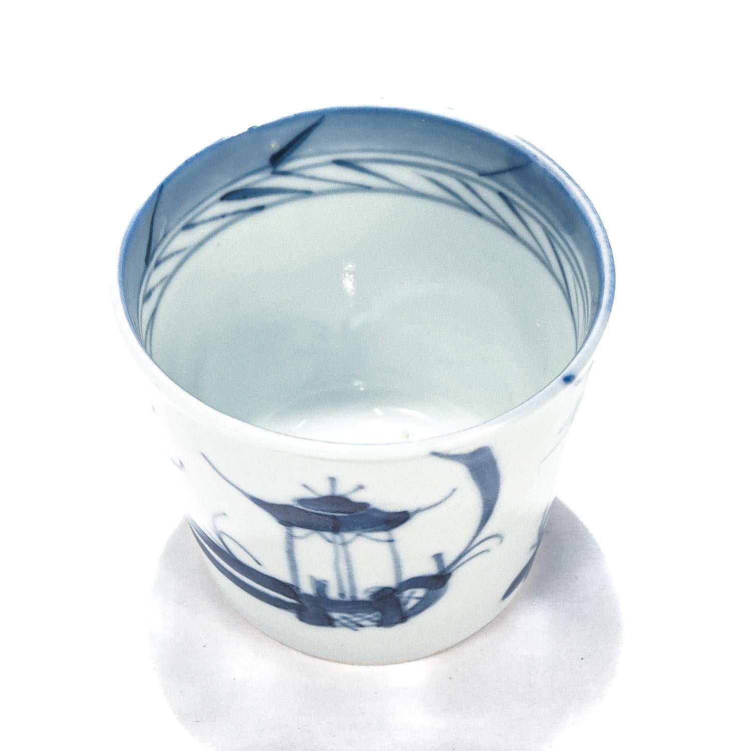 Antique Blue & White Chinese Export Canton Porcelain Wine Beaker or Cup For Sale 3