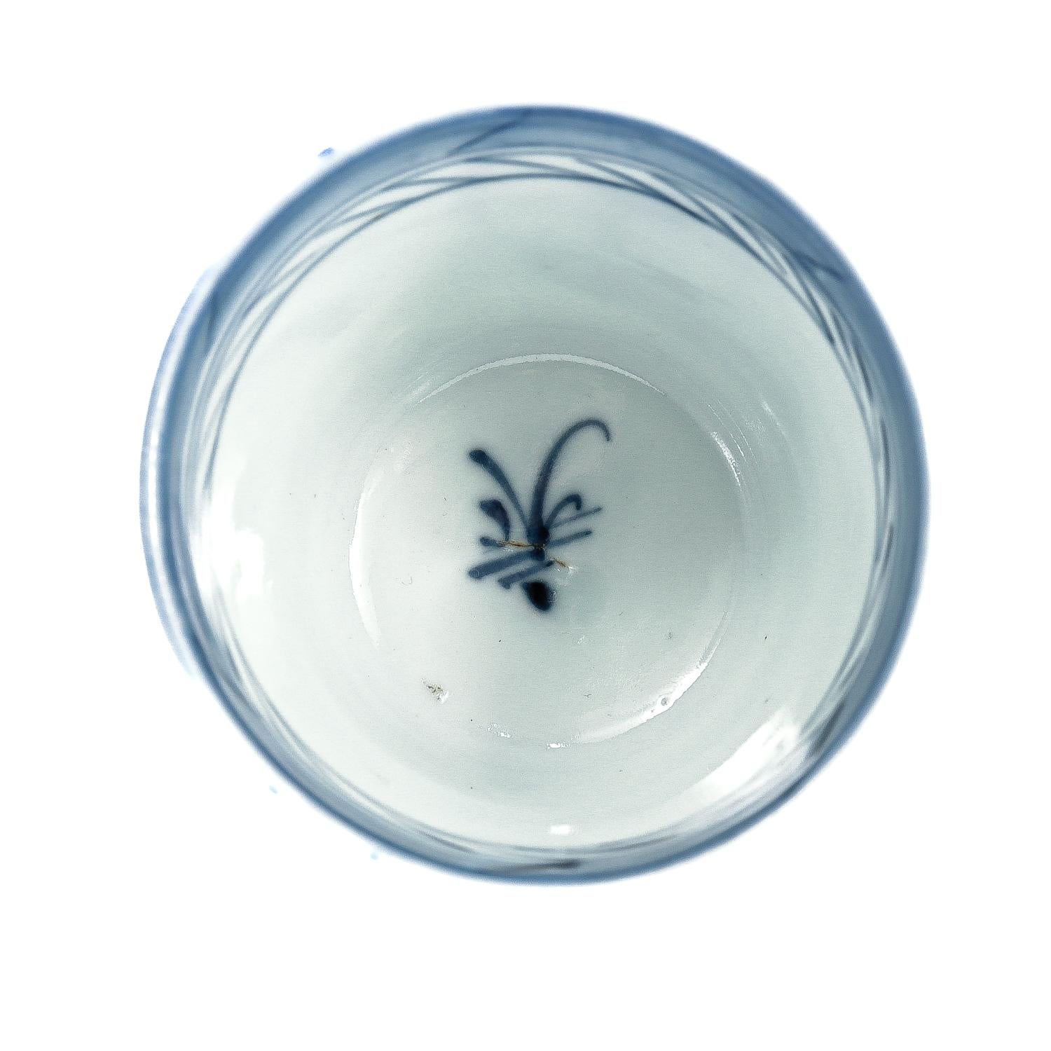 Antique Blue & White Chinese Export Canton Porcelain Wine Beaker or Cup For Sale 4