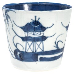 Gobelet ou tasse à vin d
exportation chinoise de Canton en porcelaine bleue et blanche