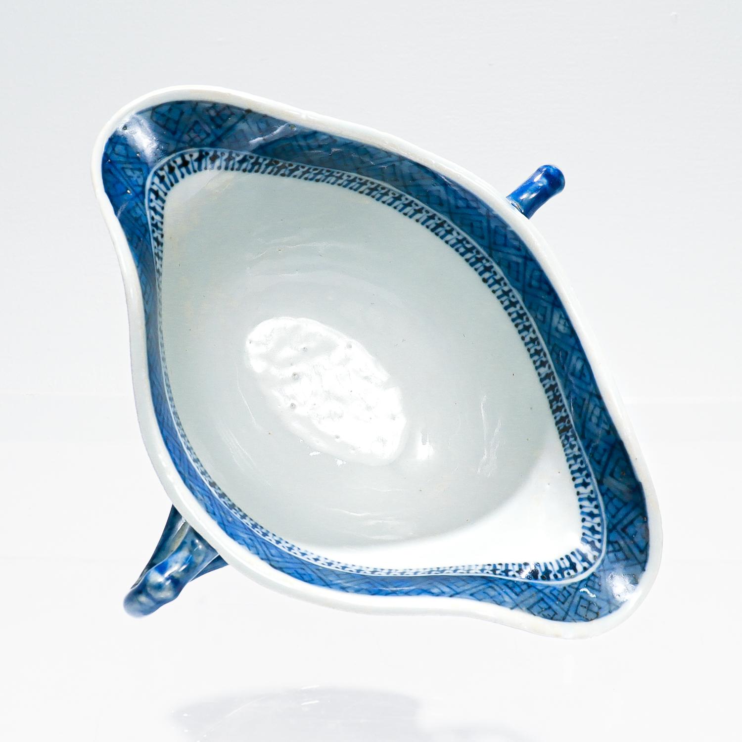 Antique Blue & White Chinese Export Nanking Porcelain Gravy Boat For Sale 6