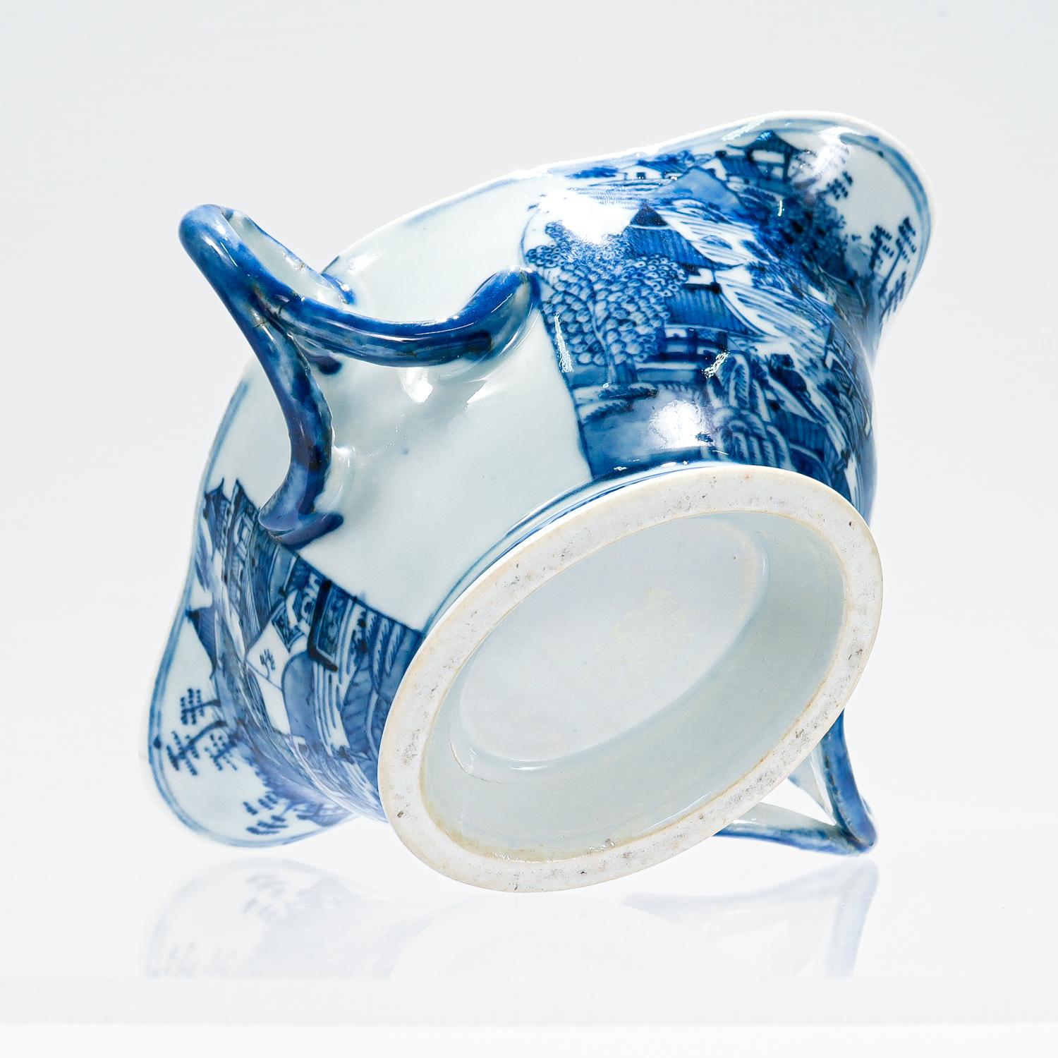 Antique Blue & White Chinese Export Nanking Porcelain Gravy Boat For Sale 7