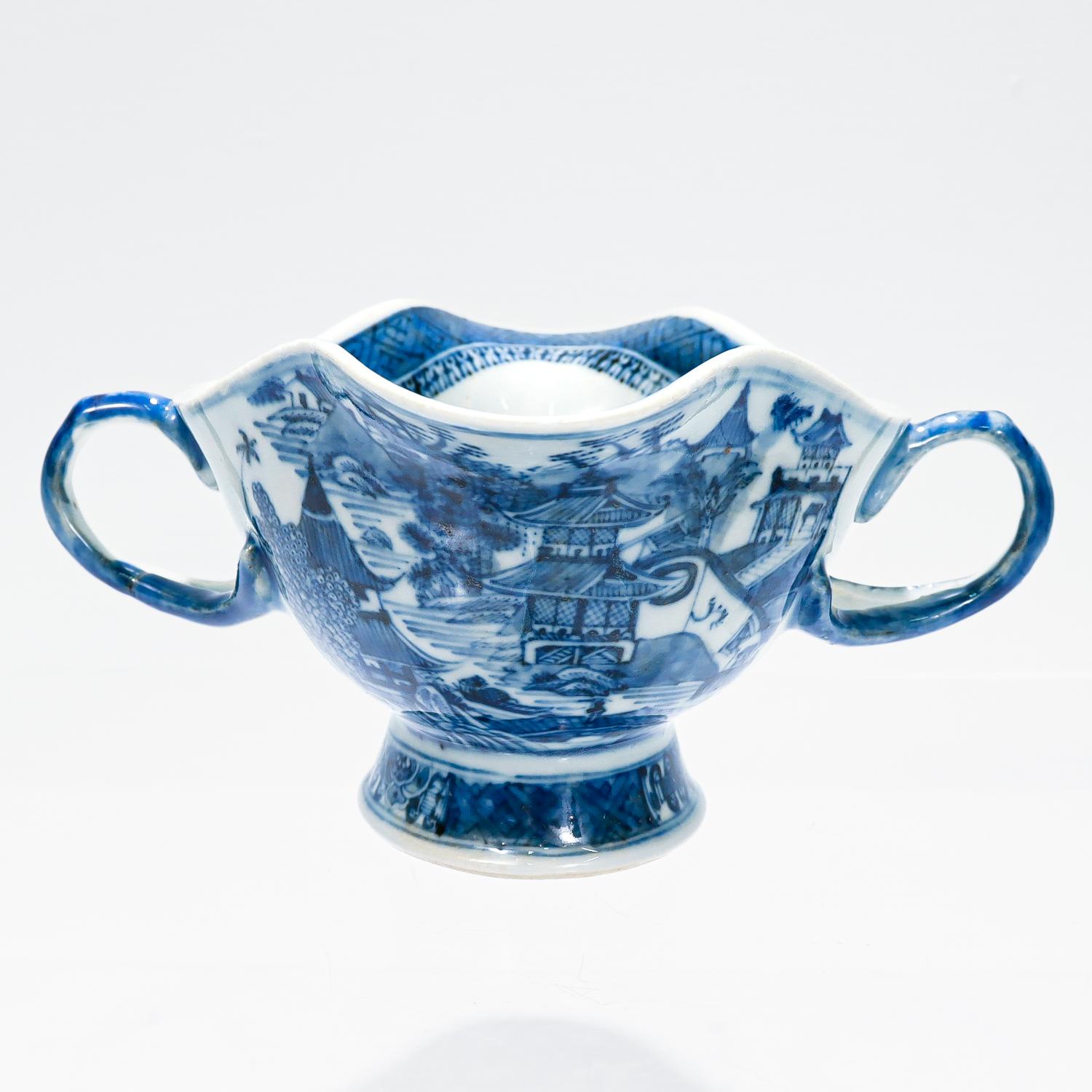 Antique Blue & White Chinese Export Nanking Porcelain Gravy Boat For Sale 1