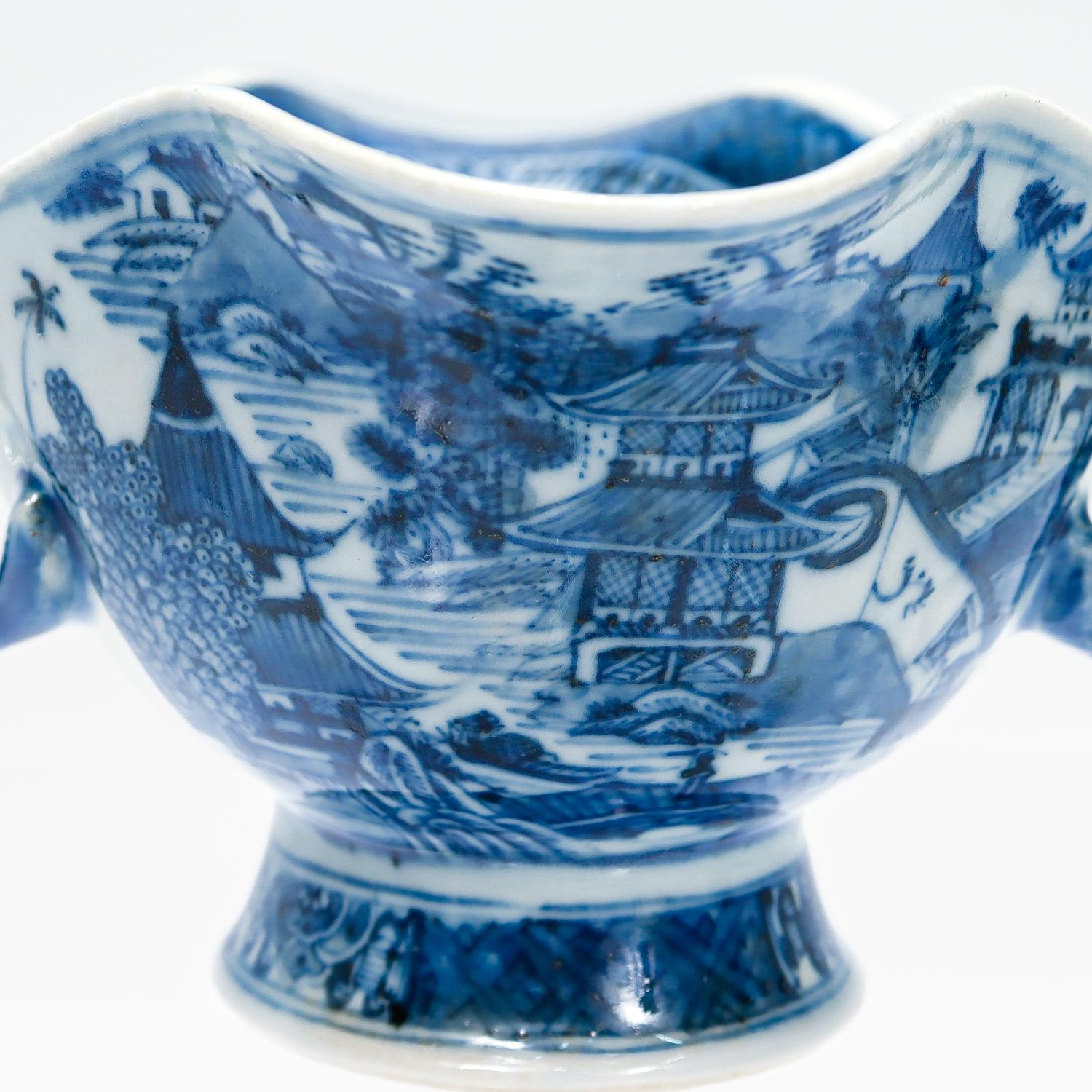Antique Blue & White Chinese Export Nanking Porcelain Gravy Boat For Sale 2
