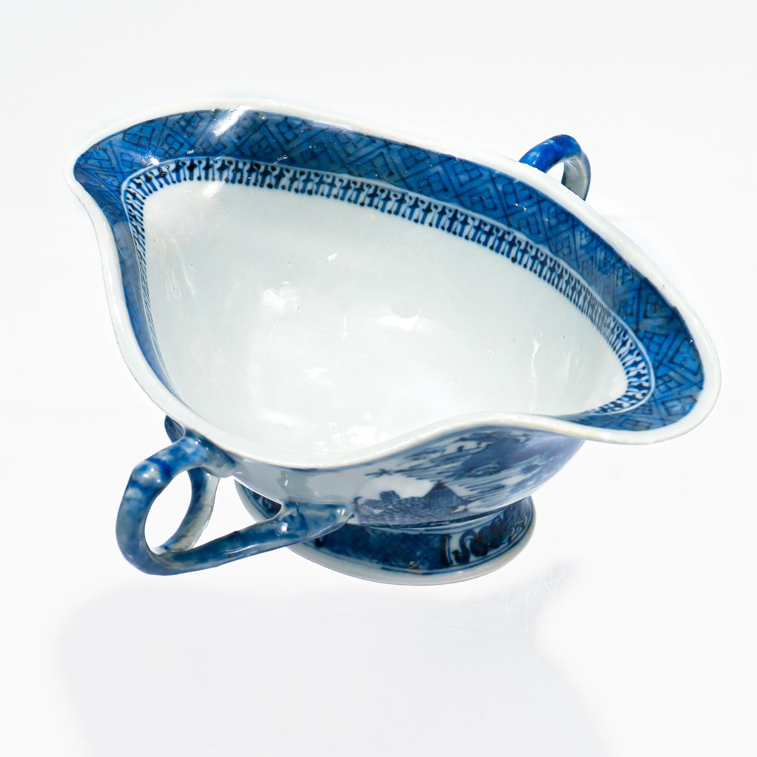 Antique Blue & White Chinese Export Nanking Porcelain Gravy Boat For Sale 5