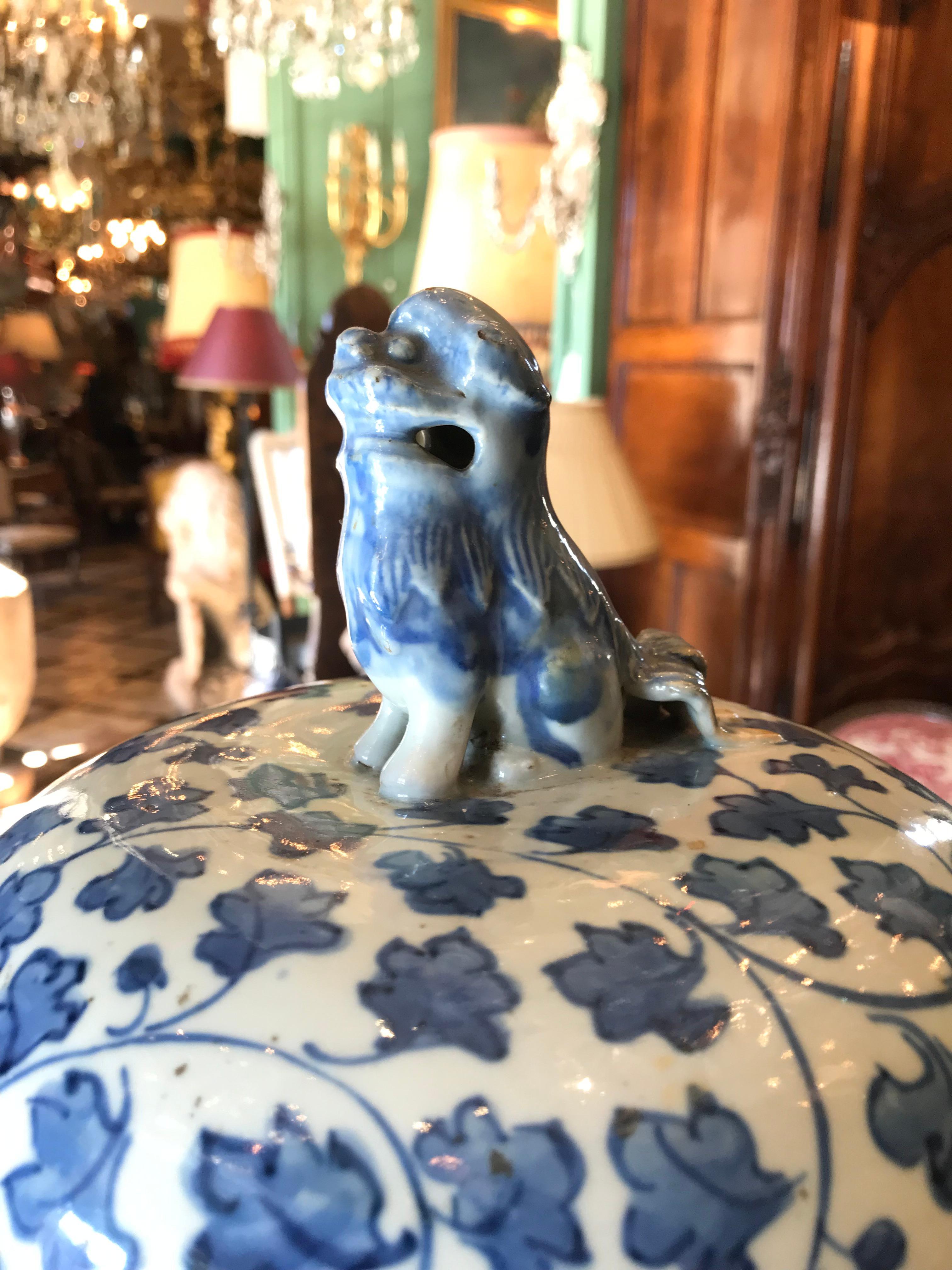 Antico vaso cinese blu e bianco con grande coperchio a forma di tempio Antiquariato Los Angeles in vendita 5