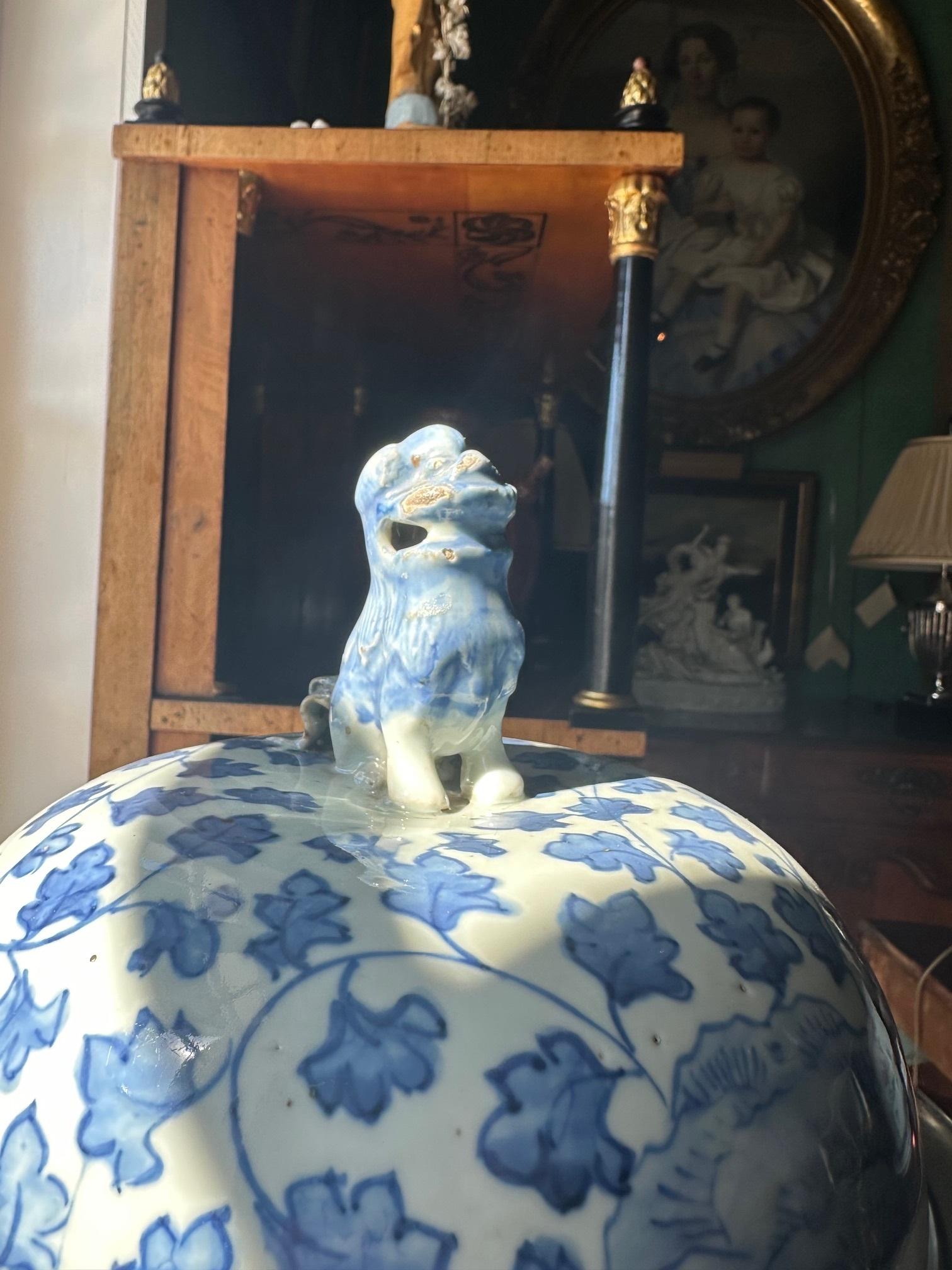 Antico vaso cinese blu e bianco con grande coperchio a forma di tempio Antiquariato Los Angeles in vendita 10